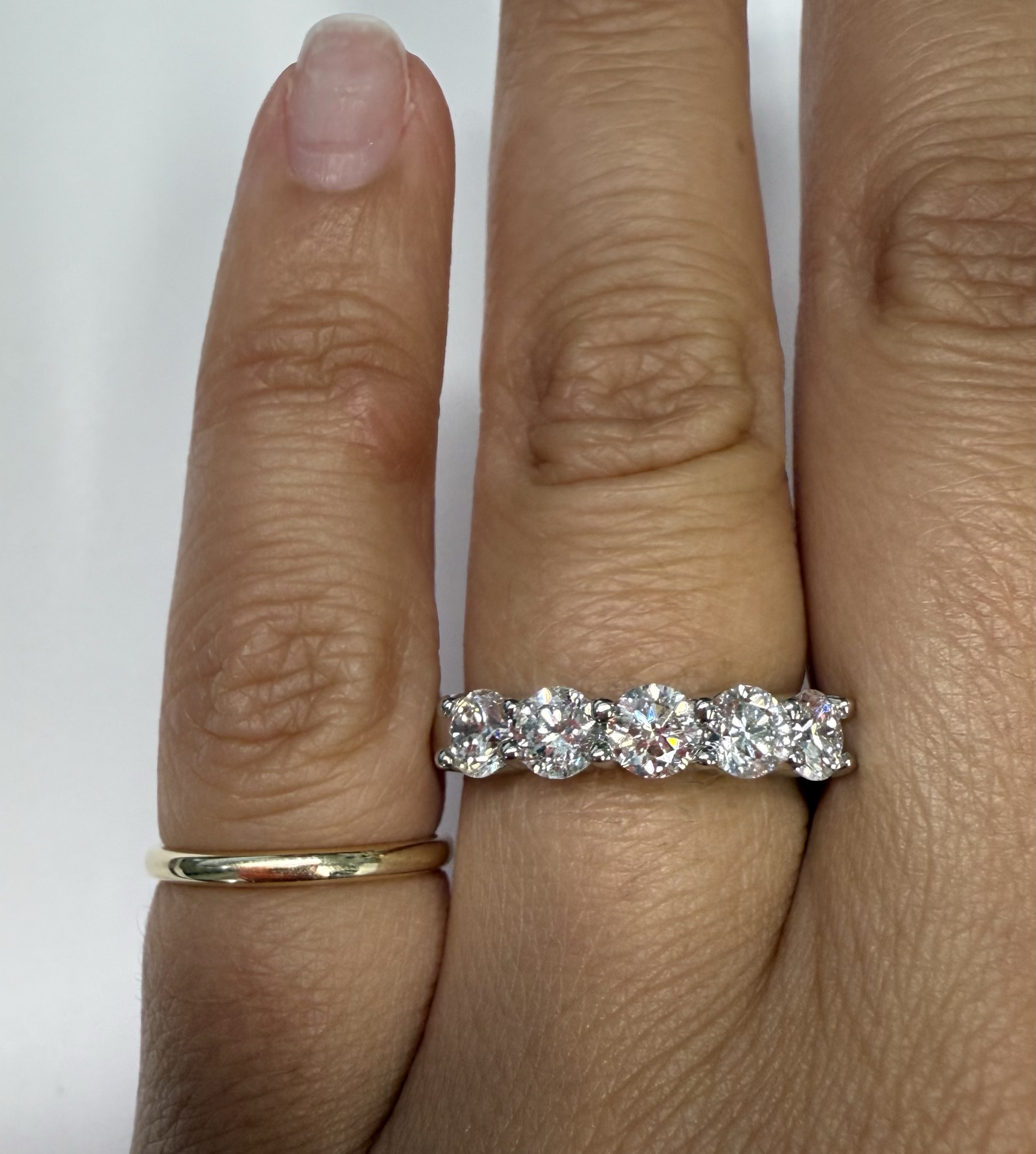 14k White Gold Shared Prong 5 Stone Genuine 1.54 Cttw Round Brilliant Cut Diamond Band - Image 22