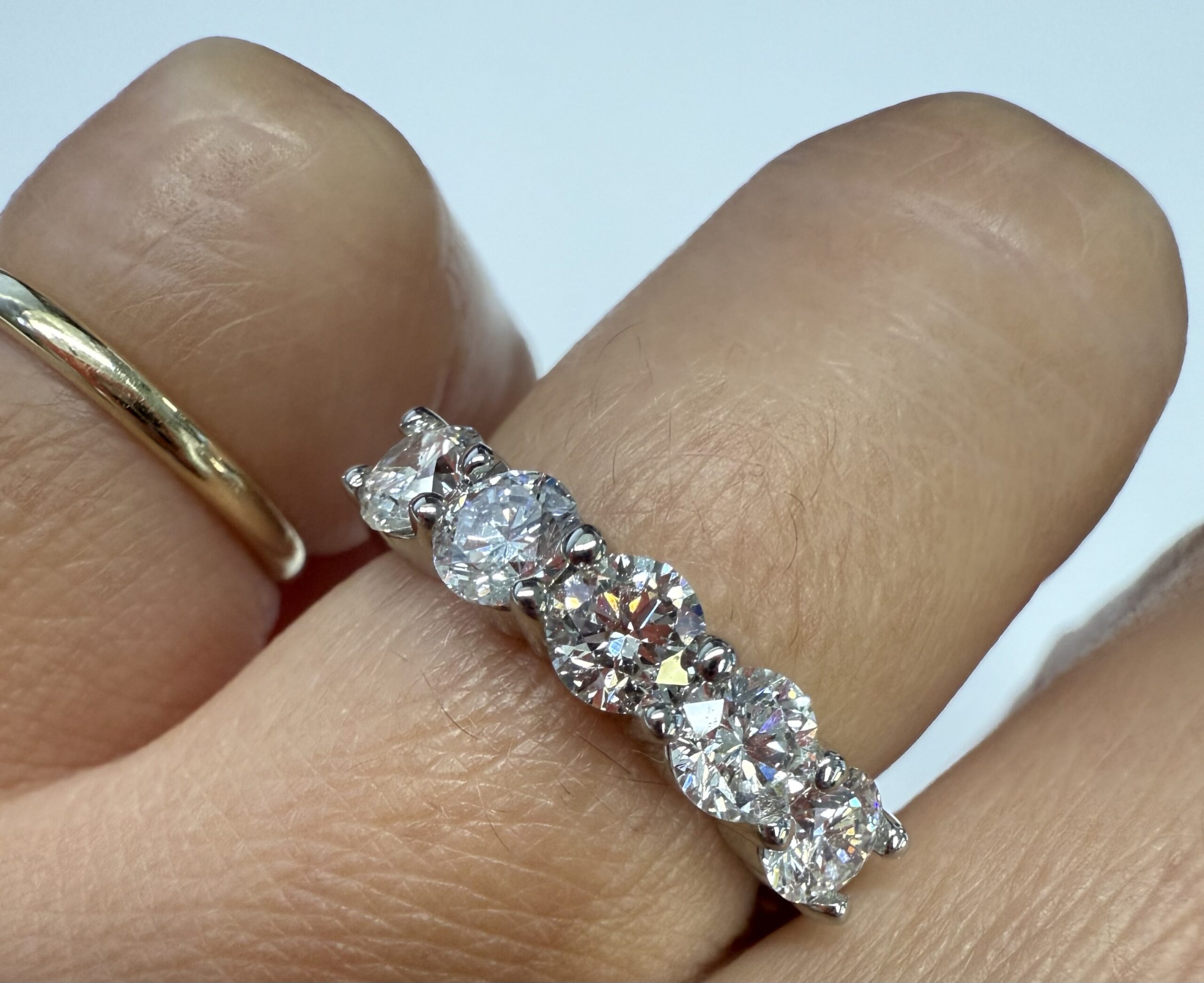 14k White Gold Shared Prong 5 Stone Genuine 1.54 Cttw Round Brilliant Cut Diamond Band - Image 30