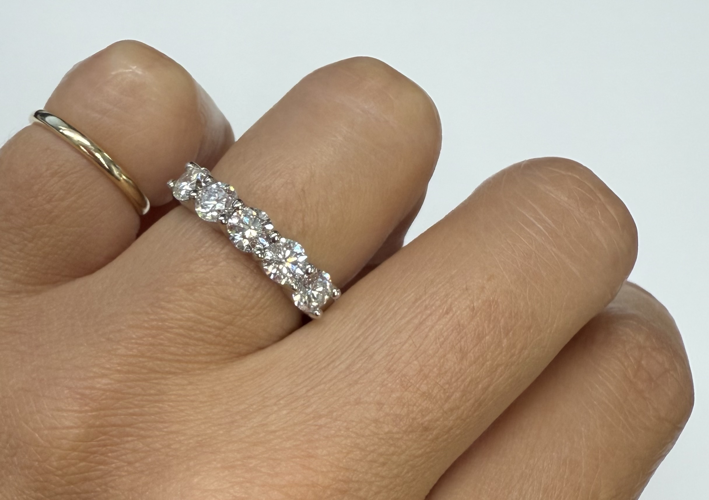 14k White Gold Shared Prong 5 Stone Genuine 1.54 Cttw Round Brilliant Cut Diamond Band - Image 32