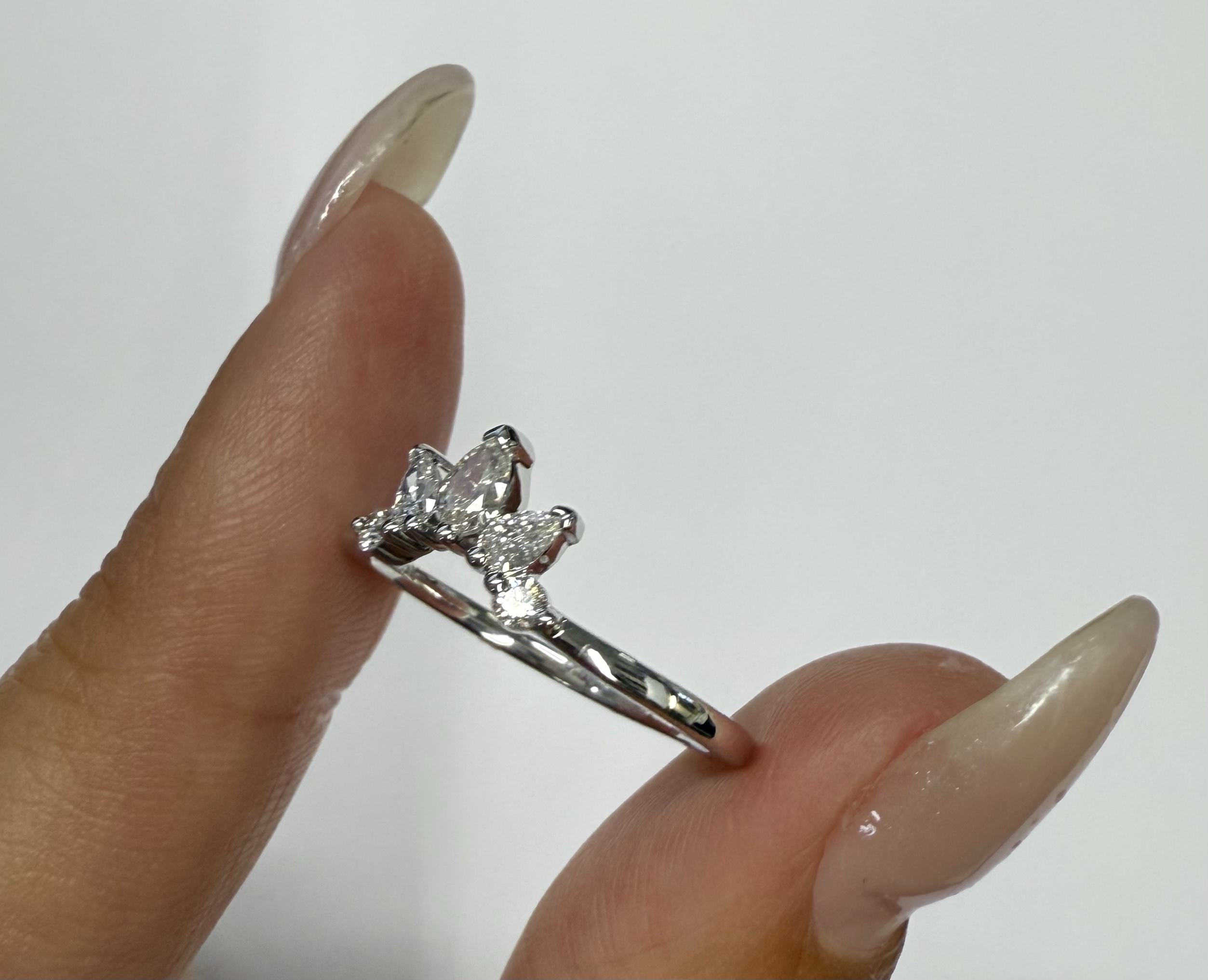 14k White Gold 5 Stone .35 Cttw Diamond Curved Band - Image 40