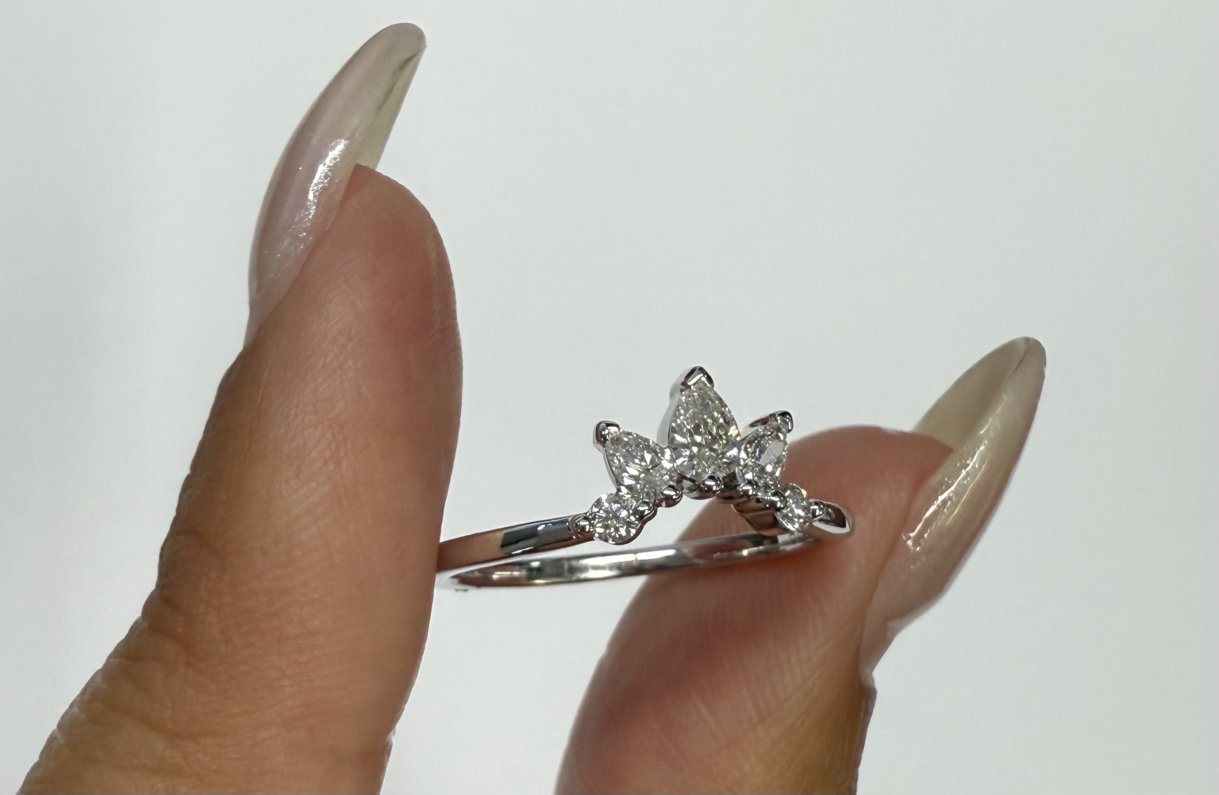 14k White Gold 5 Stone .35 Cttw Diamond Curved Band - Image 39