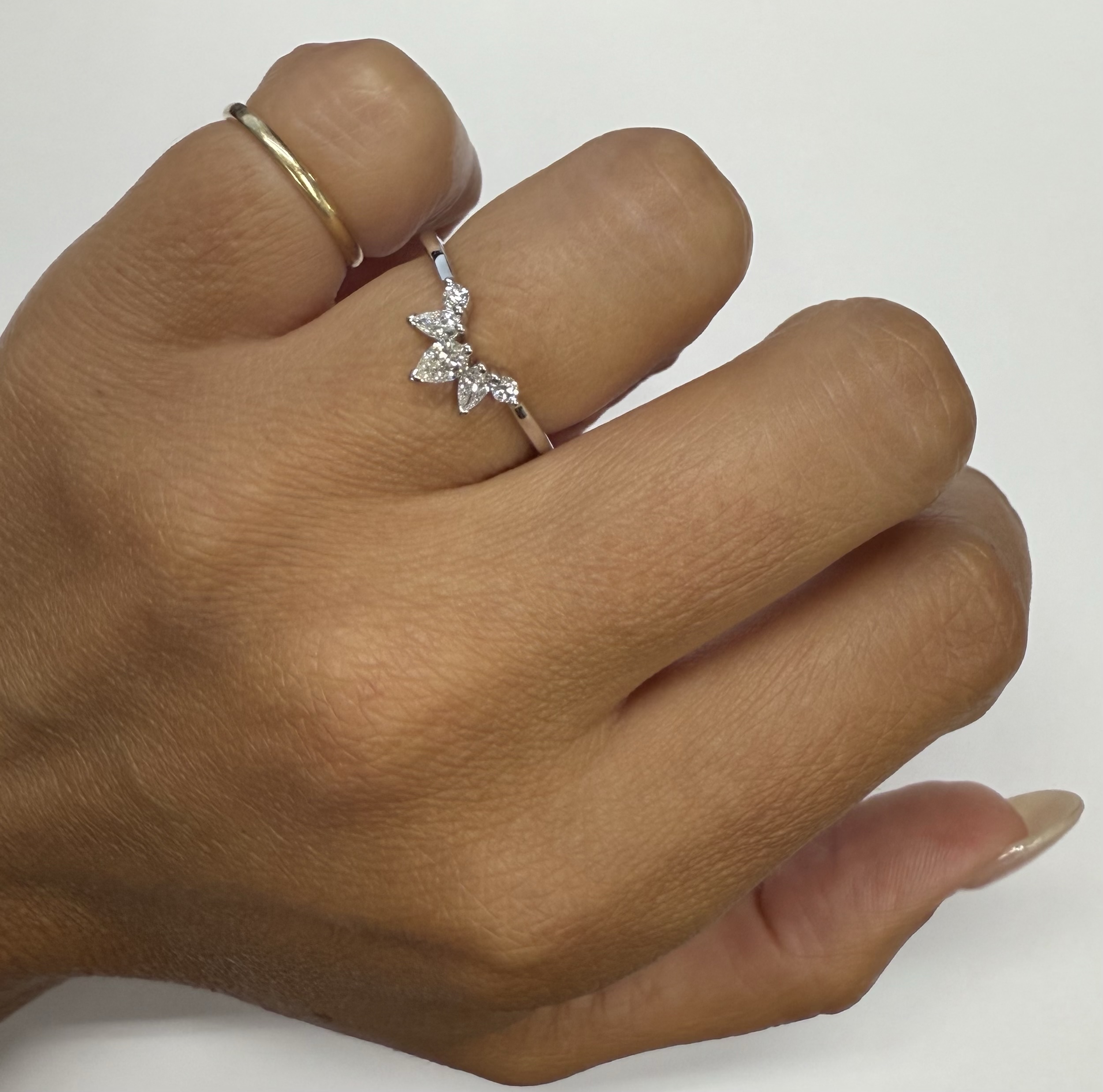 14k White Gold 5 Stone .35 Cttw Diamond Curved Band - Image 22