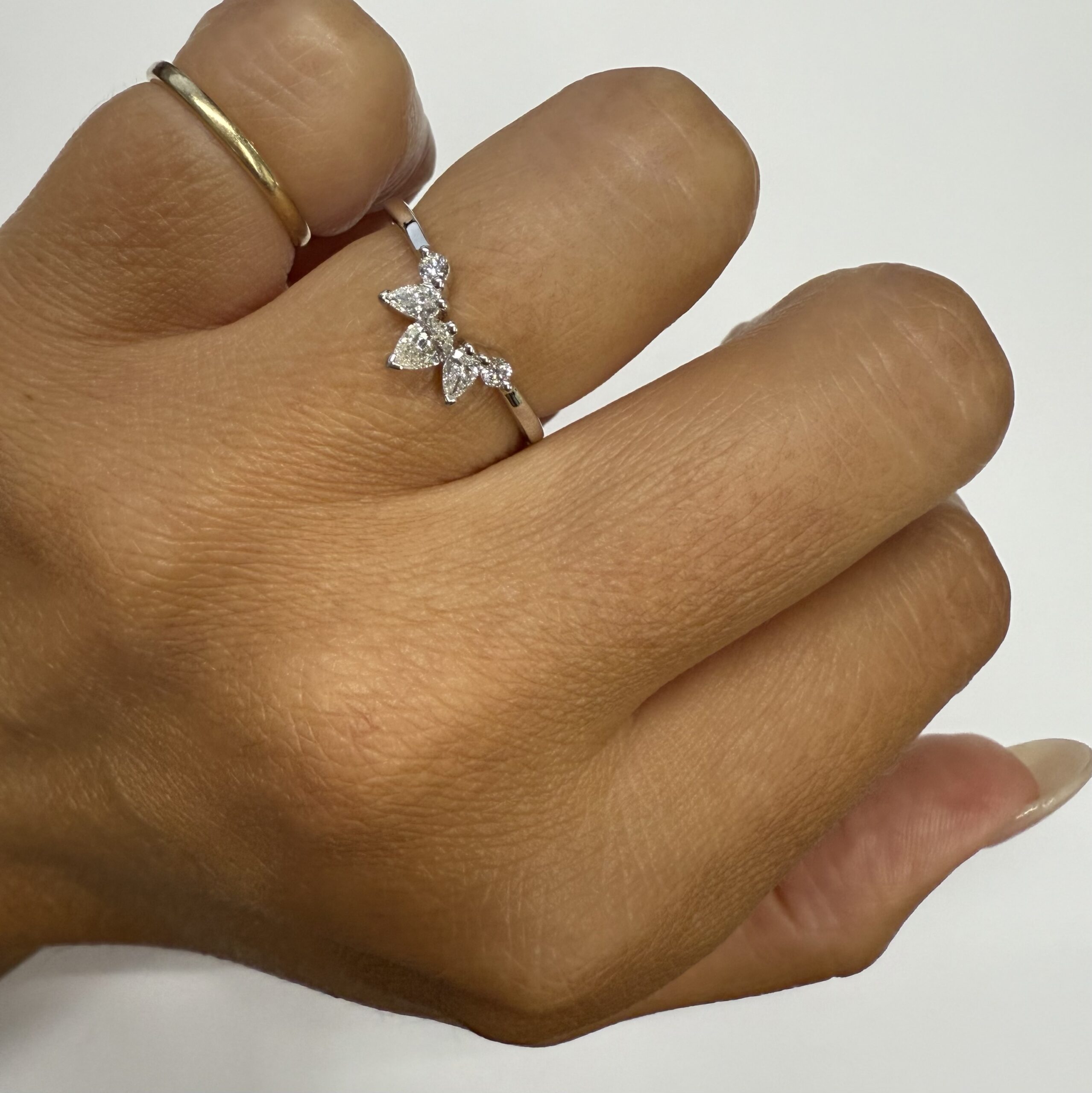 14k White Gold 5 Stone .35 Cttw Diamond Curved Band - Image 21