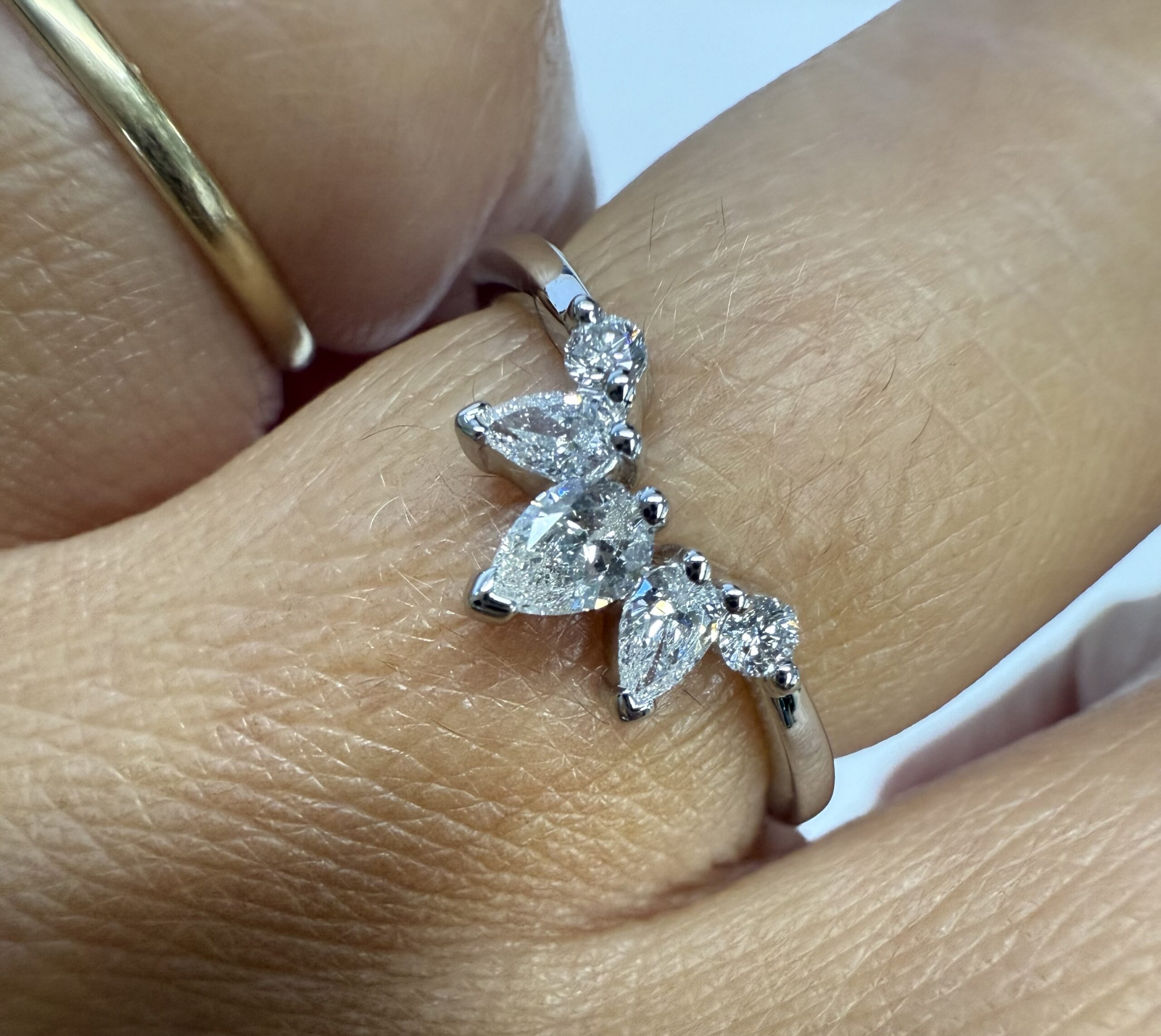 14k White Gold 5 Stone .35 Cttw Diamond Curved Band - Image 19