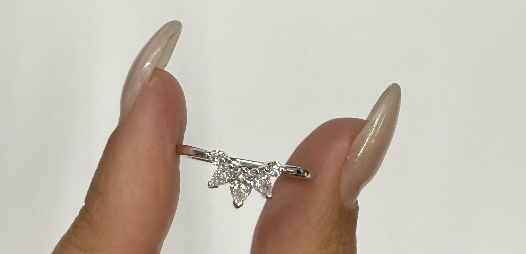 14k White Gold 5 Stone .35 Cttw Diamond Curved Band - Image 4