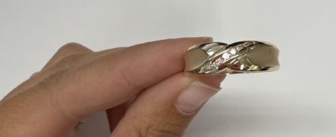 Vintage 14k Yellow Gold 7 Stone .20 Cttw Round Brilliant Cut Diamond "X" Motif Band