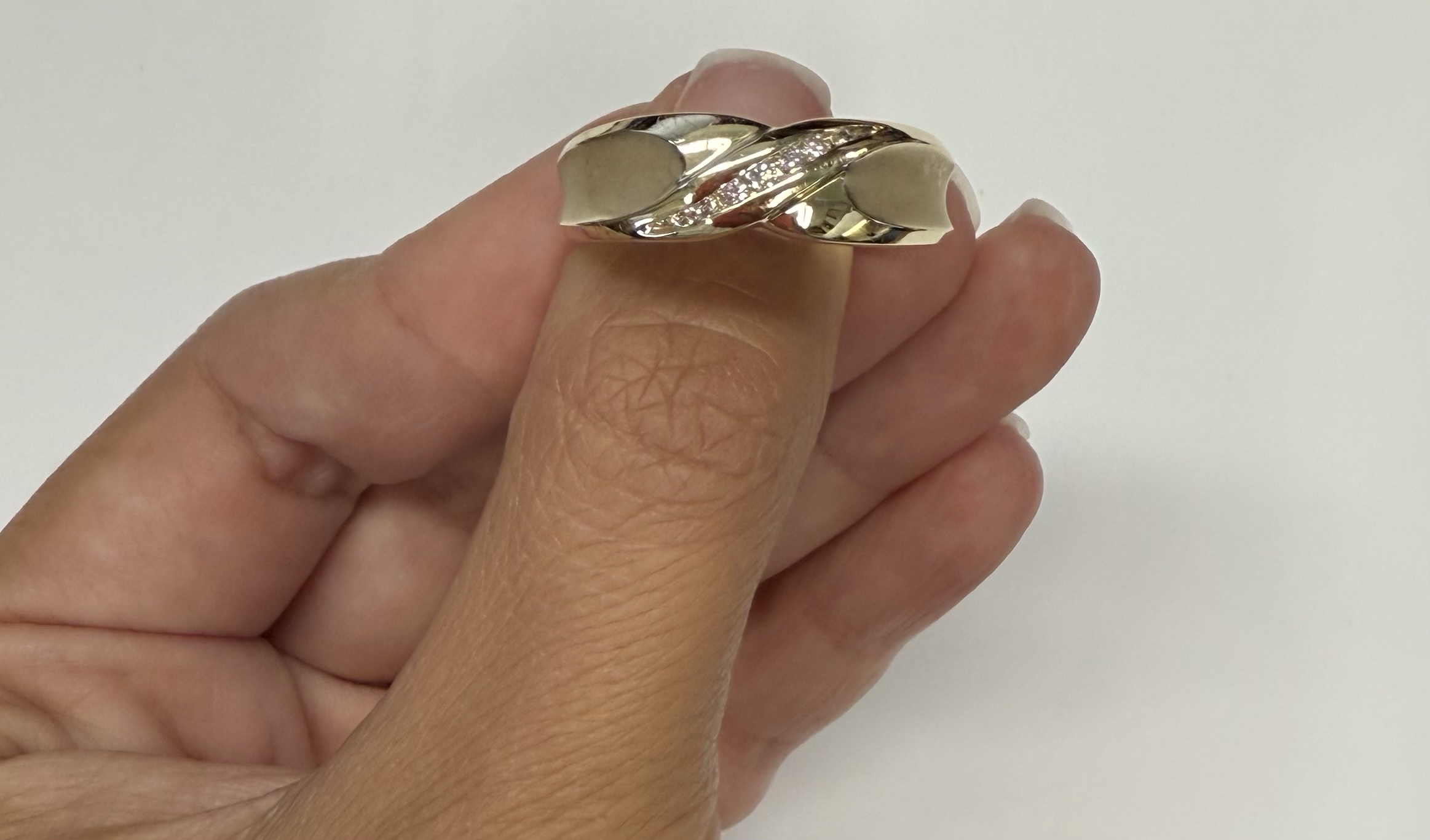 Vintage 14k Yellow Gold 7 Stone .20 Cttw Round Brilliant Cut Diamond "X" Motif Band - Image 11