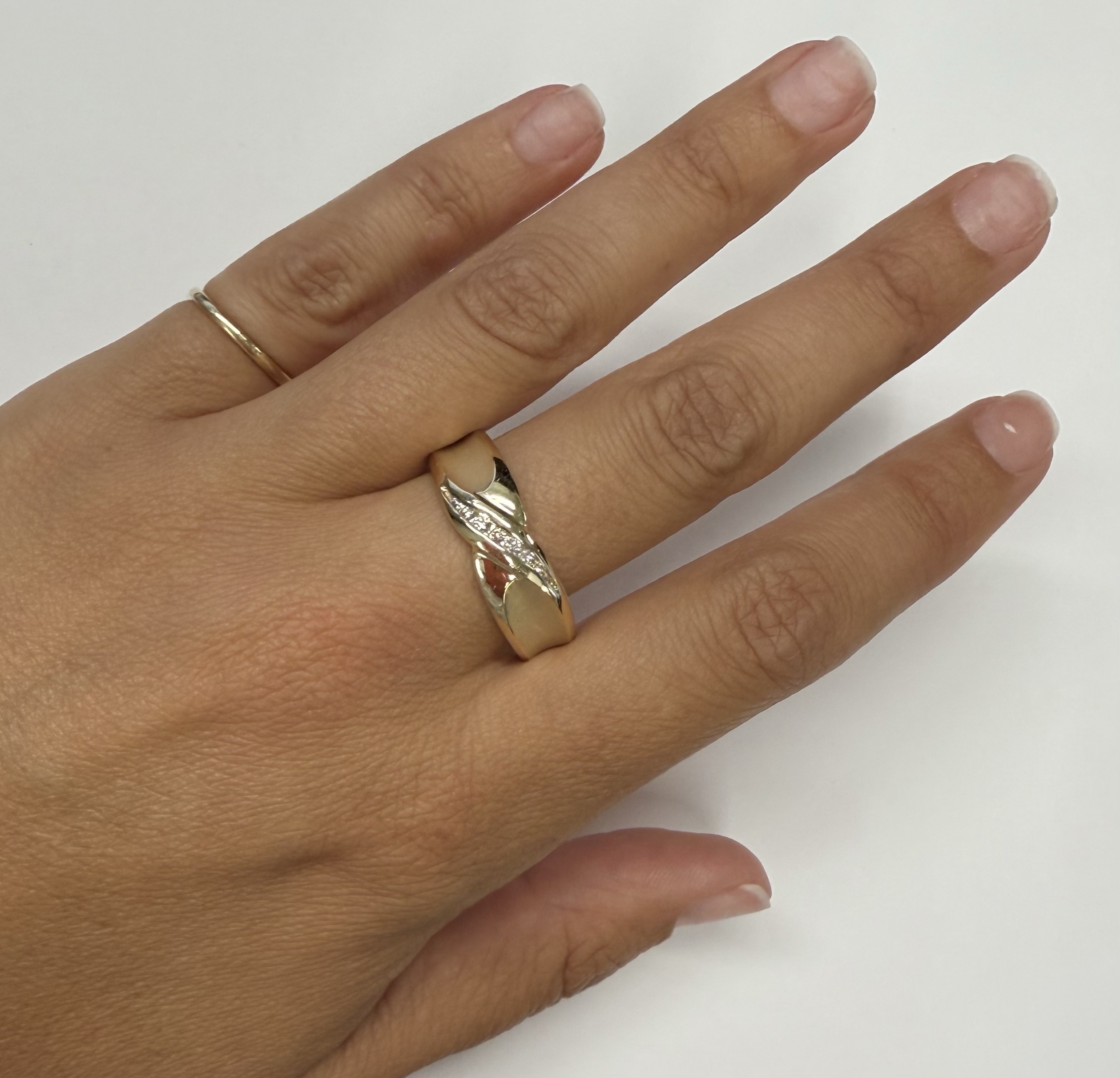 Vintage 14k Yellow Gold 7 Stone .20 Cttw Round Brilliant Cut Diamond "X" Motif Band - Image 10