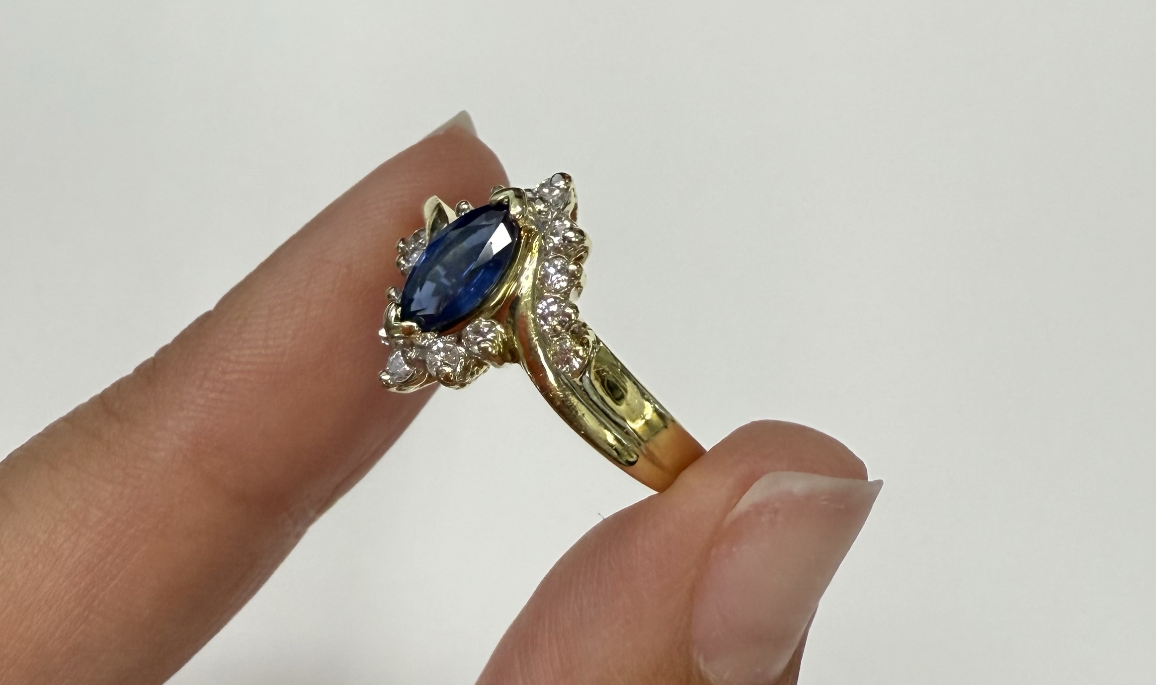 Vintage 14k Yellow Gold Genuine 3/4 Carat Sapphire & Diamond Cluster Ring - Image 8