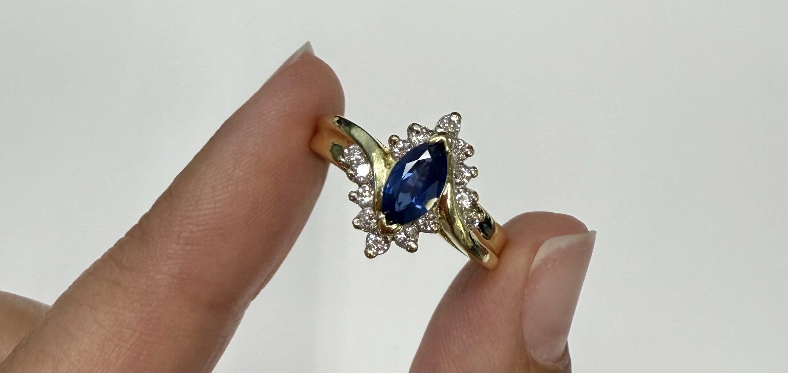 Vintage 14k Yellow Gold Genuine 3/4 Carat Sapphire & Diamond Cluster Ring - Image 10
