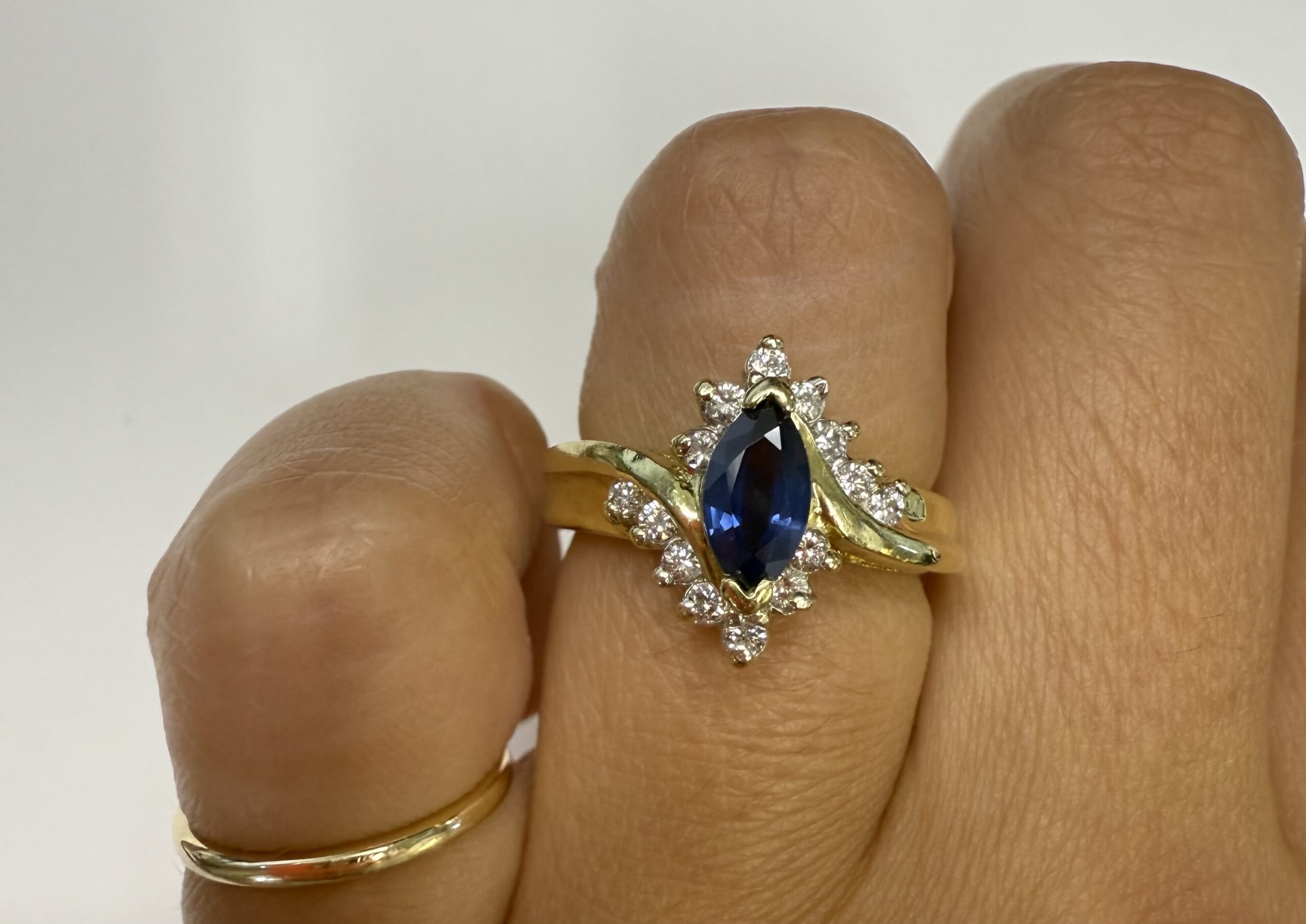 Vintage 14k Yellow Gold Genuine 3/4 Carat Sapphire & Diamond Cluster Ring - Image 22