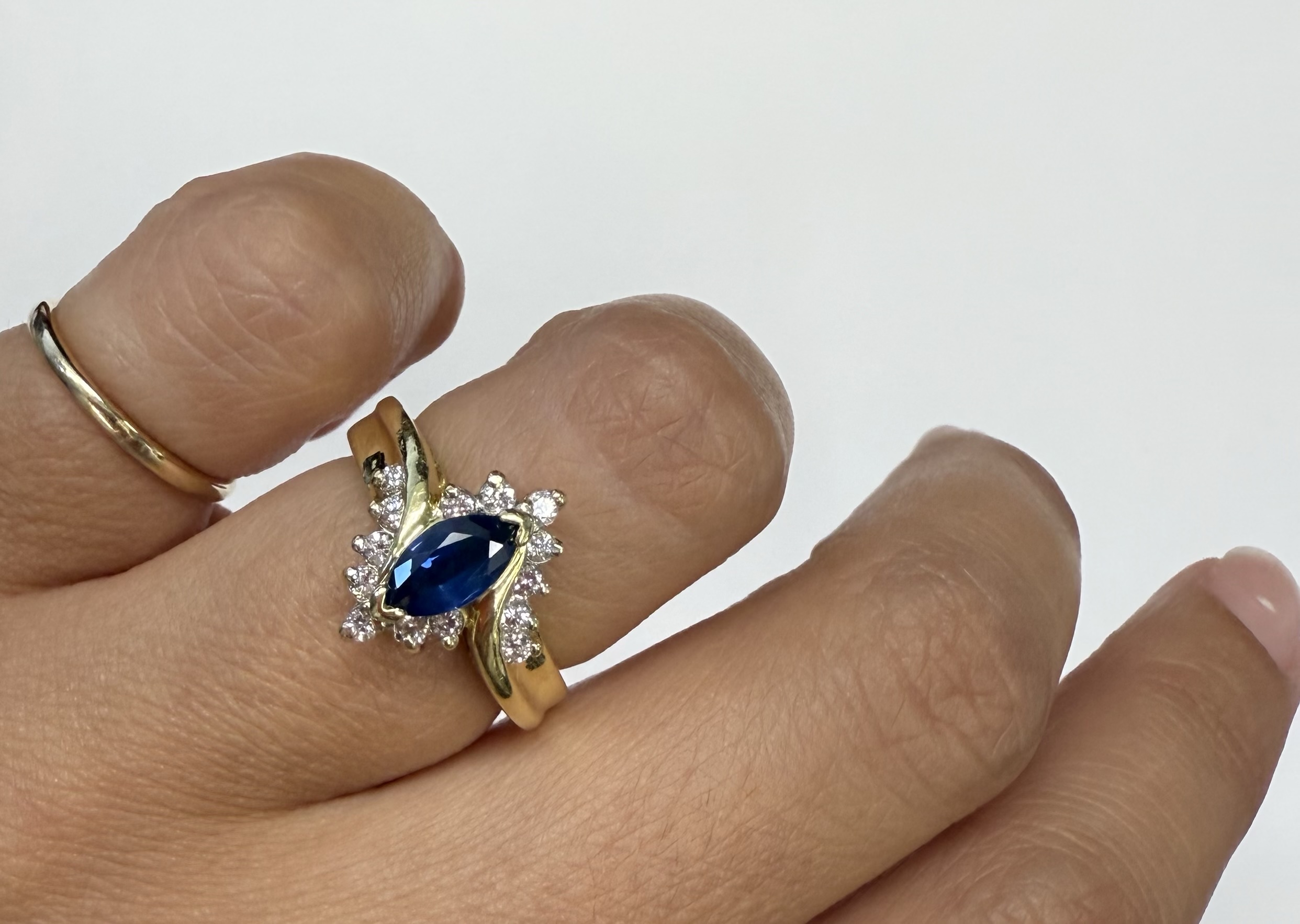 Vintage 14k Yellow Gold Genuine 3/4 Carat Sapphire & Diamond Cluster Ring - Image 28