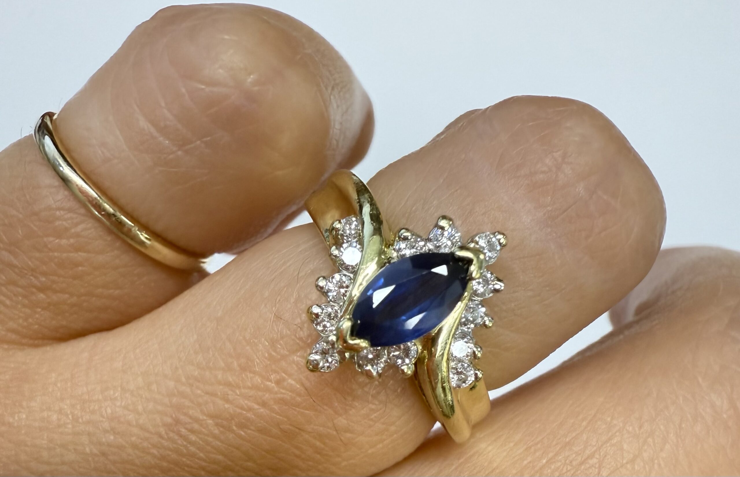 Vintage 14k Yellow Gold Genuine 3/4 Carat Sapphire & Diamond Cluster Ring - Image 31