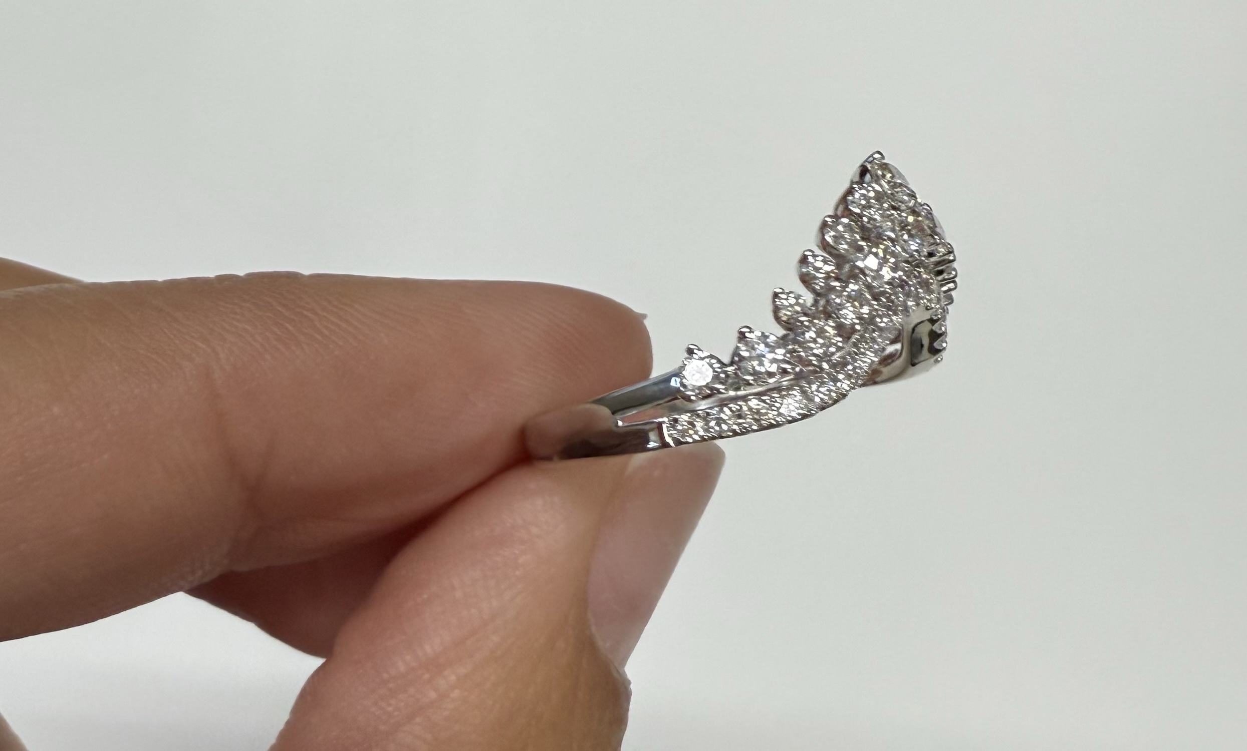 14k White Gold 42 Stone Genuine .70 Cttw Round Brilliant Cut Diamond V Shaped 3 Row Band - Image 6