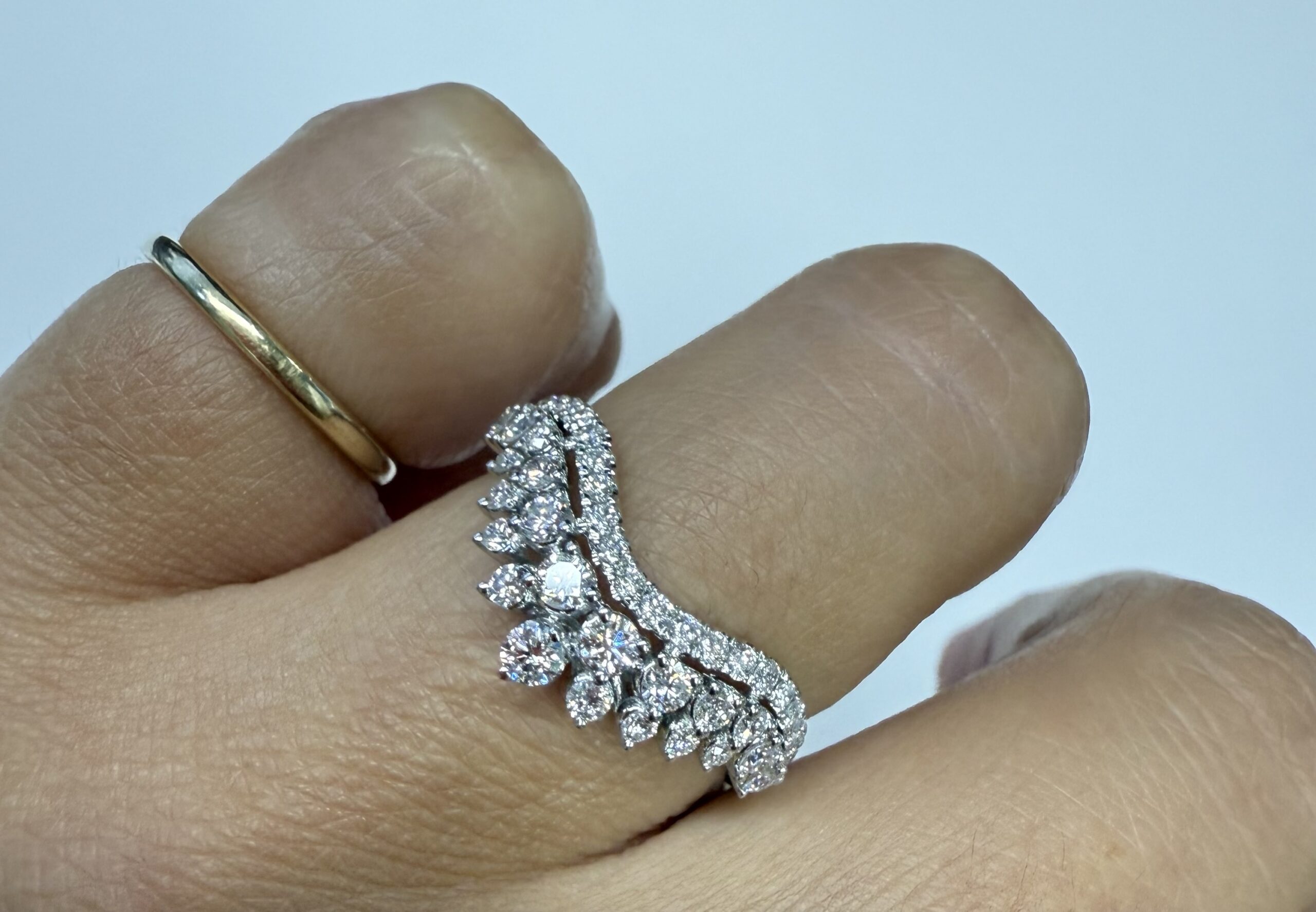 14k White Gold 42 Stone Genuine .70 Cttw Round Brilliant Cut Diamond V Shaped 3 Row Band - Image 18