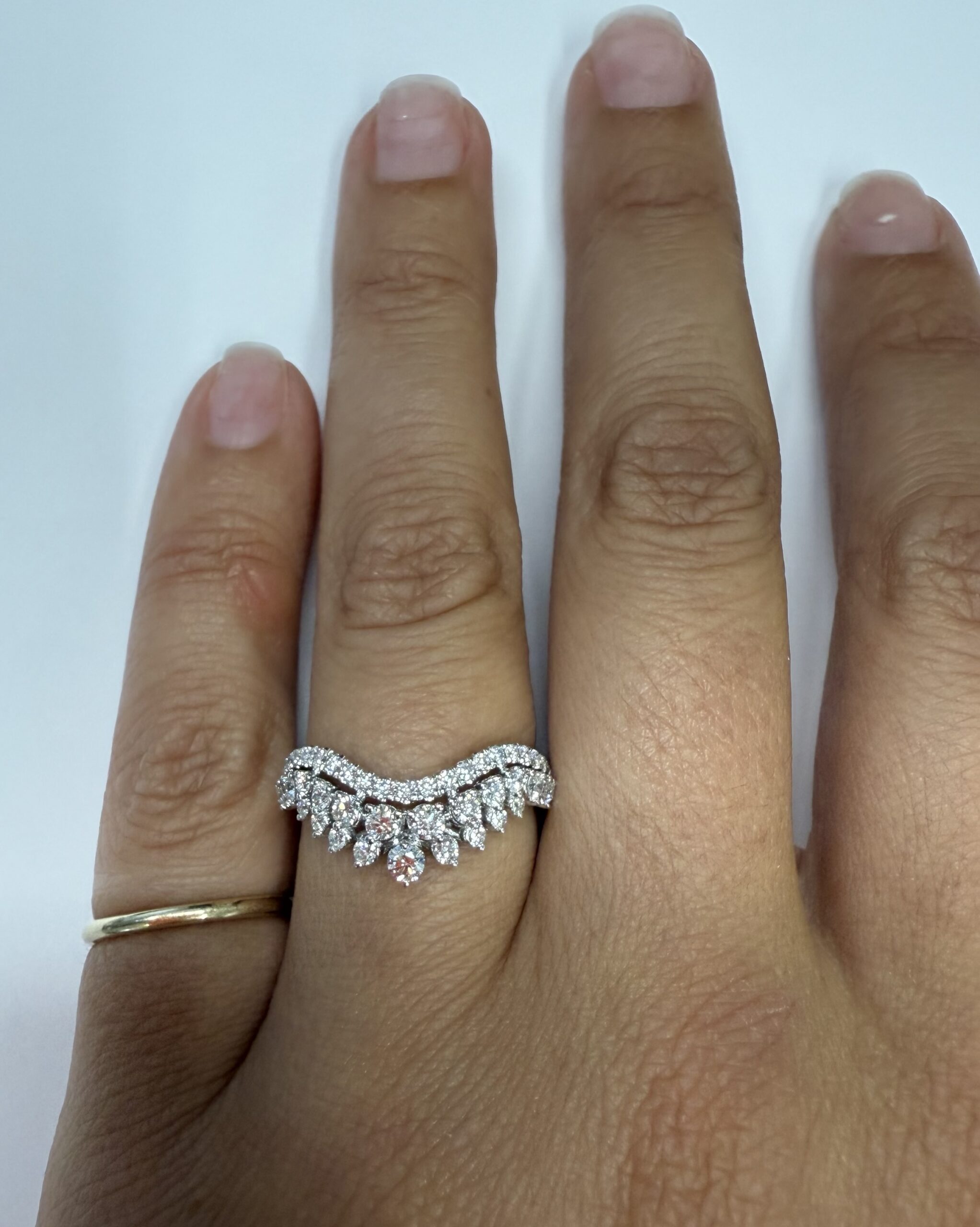 14k White Gold 42 Stone Genuine .70 Cttw Round Brilliant Cut Diamond V Shaped 3 Row Band - Image 20