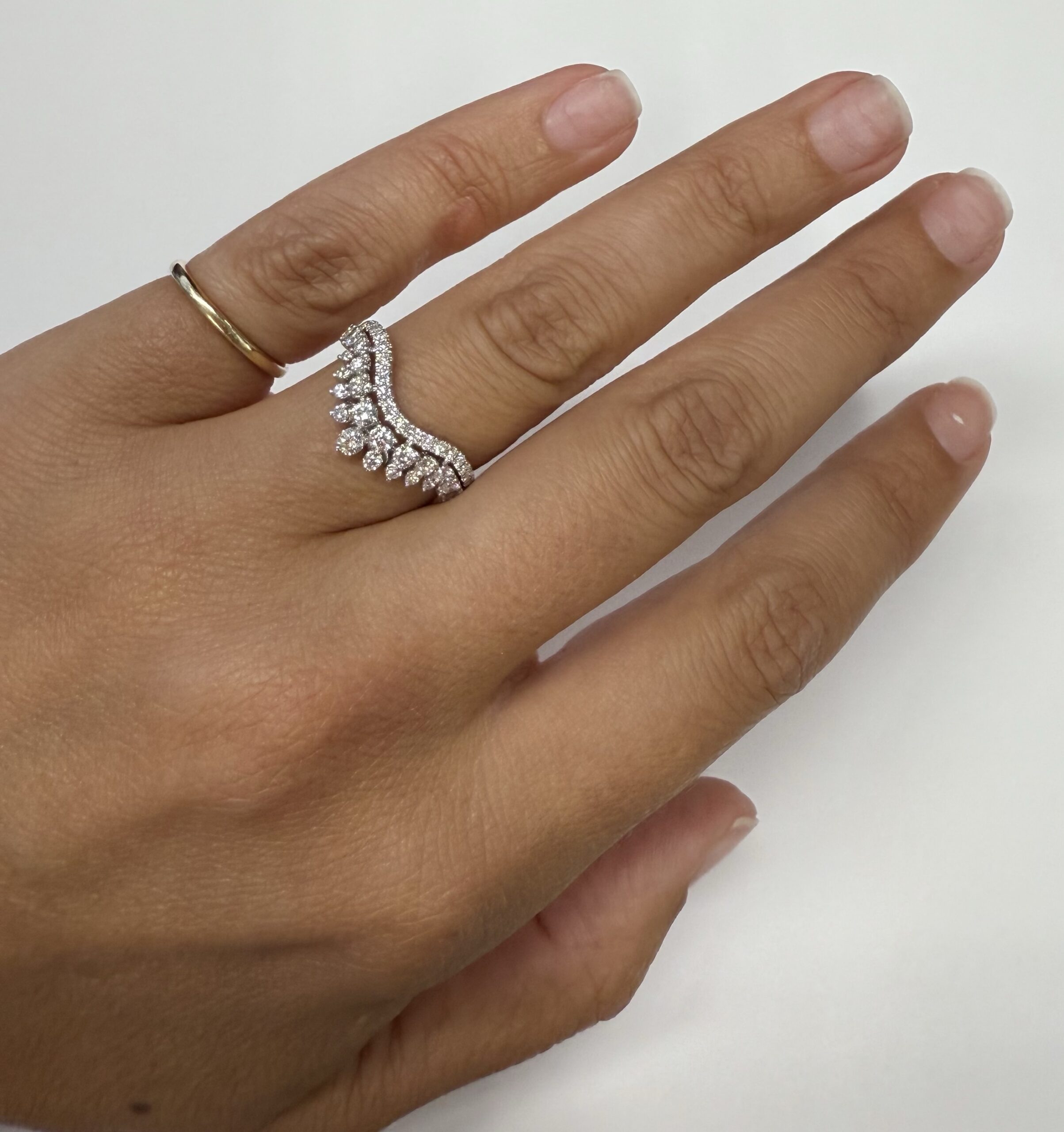 14k White Gold 42 Stone Genuine .70 Cttw Round Brilliant Cut Diamond V Shaped 3 Row Band - Image 27