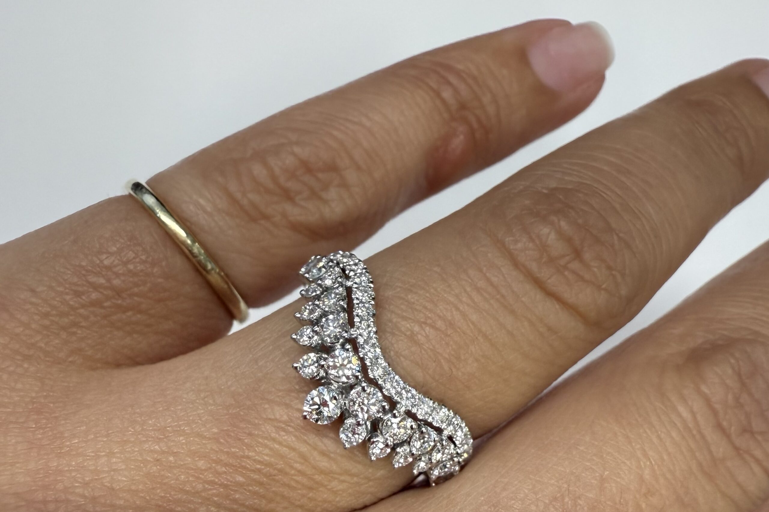 14k White Gold 42 Stone Genuine .70 Cttw Round Brilliant Cut Diamond V Shaped 3 Row Band - Image 32