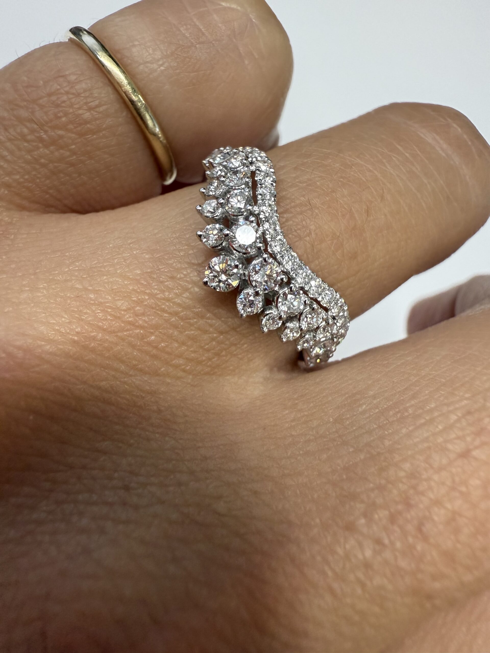 14k White Gold 42 Stone Genuine .70 Cttw Round Brilliant Cut Diamond V Shaped 3 Row Band - Image 36