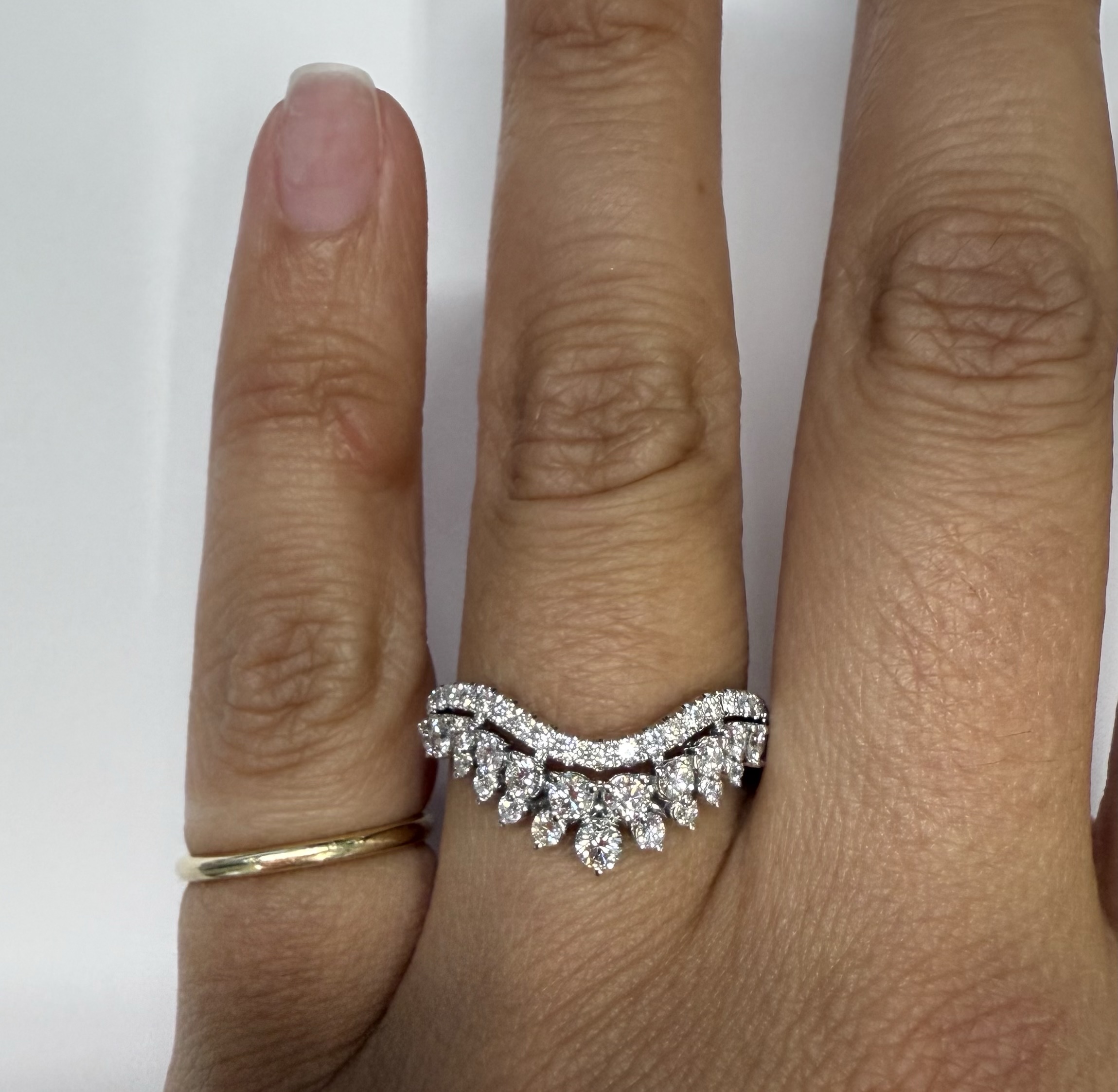 14k White Gold 42 Stone Genuine .70 Cttw Round Brilliant Cut Diamond V Shaped 3 Row Band - Image 38