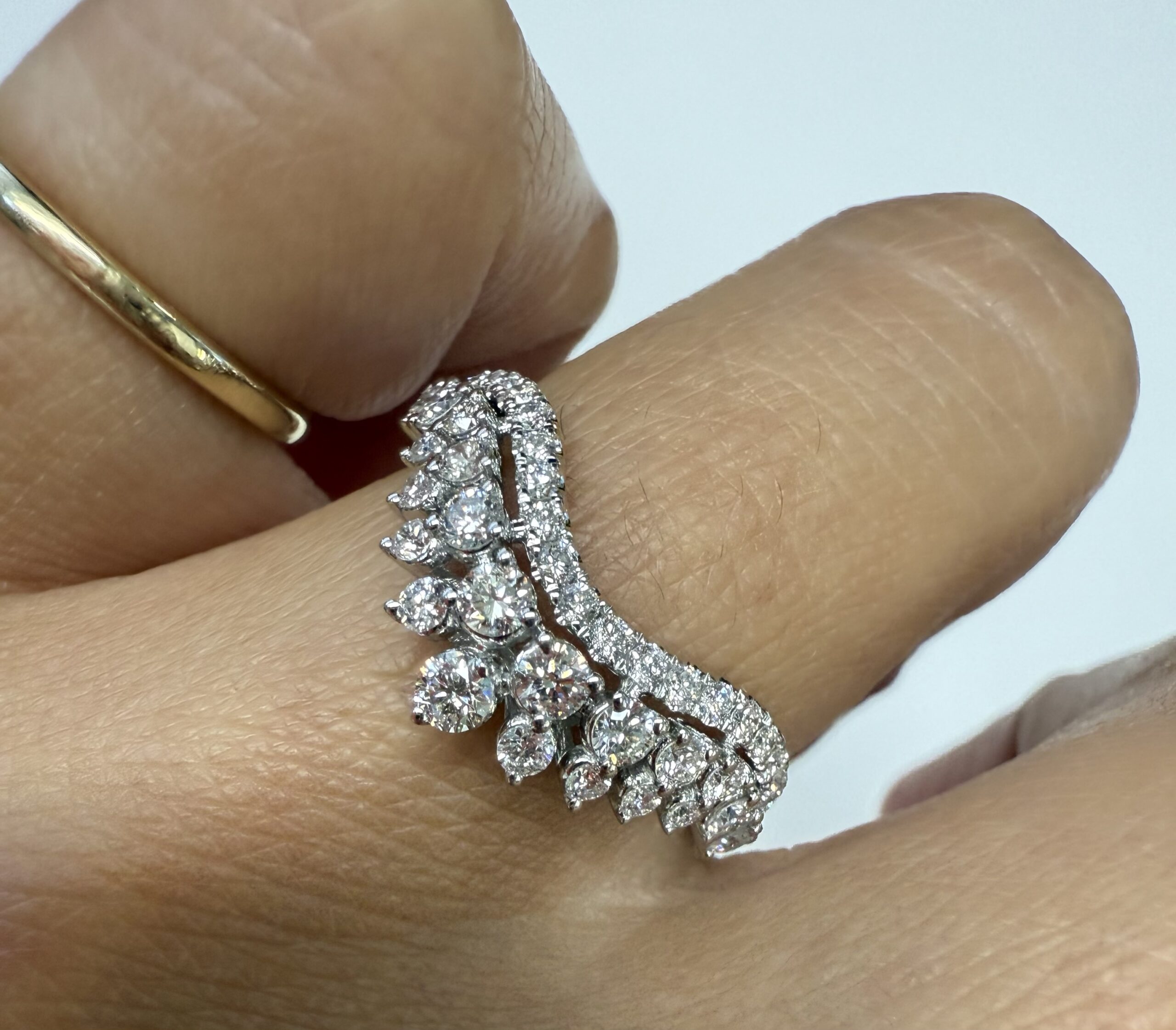 14k White Gold 42 Stone Genuine .70 Cttw Round Brilliant Cut Diamond V Shaped 3 Row Band - Image 44