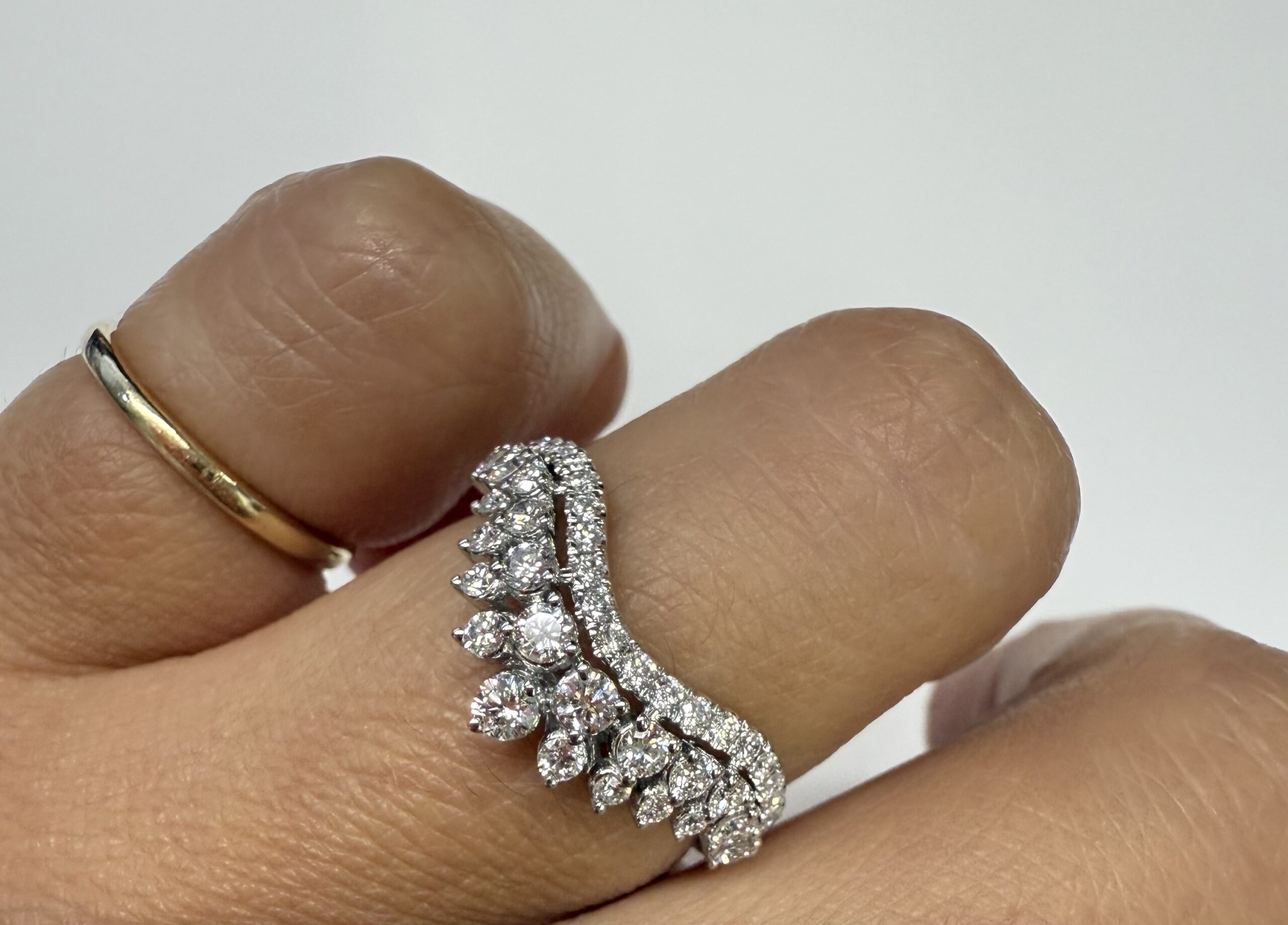 14k White Gold 42 Stone Genuine .70 Cttw Round Brilliant Cut Diamond V Shaped 3 Row Band - Image 58