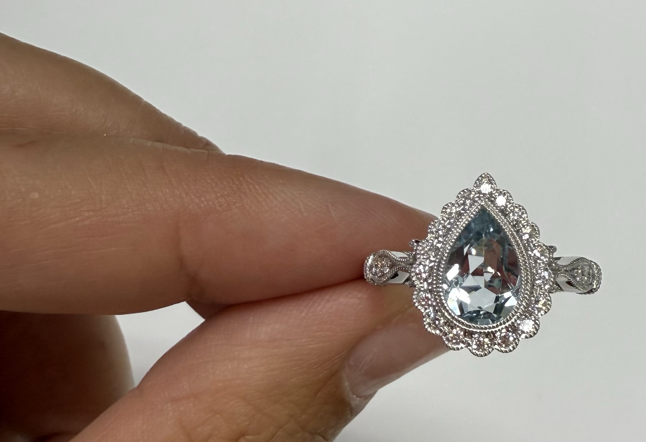 14k White Gold Genuine Pear Shaped 1.01 Carat Aquamarine & Genuine Diamond Halo Ring - Image 3