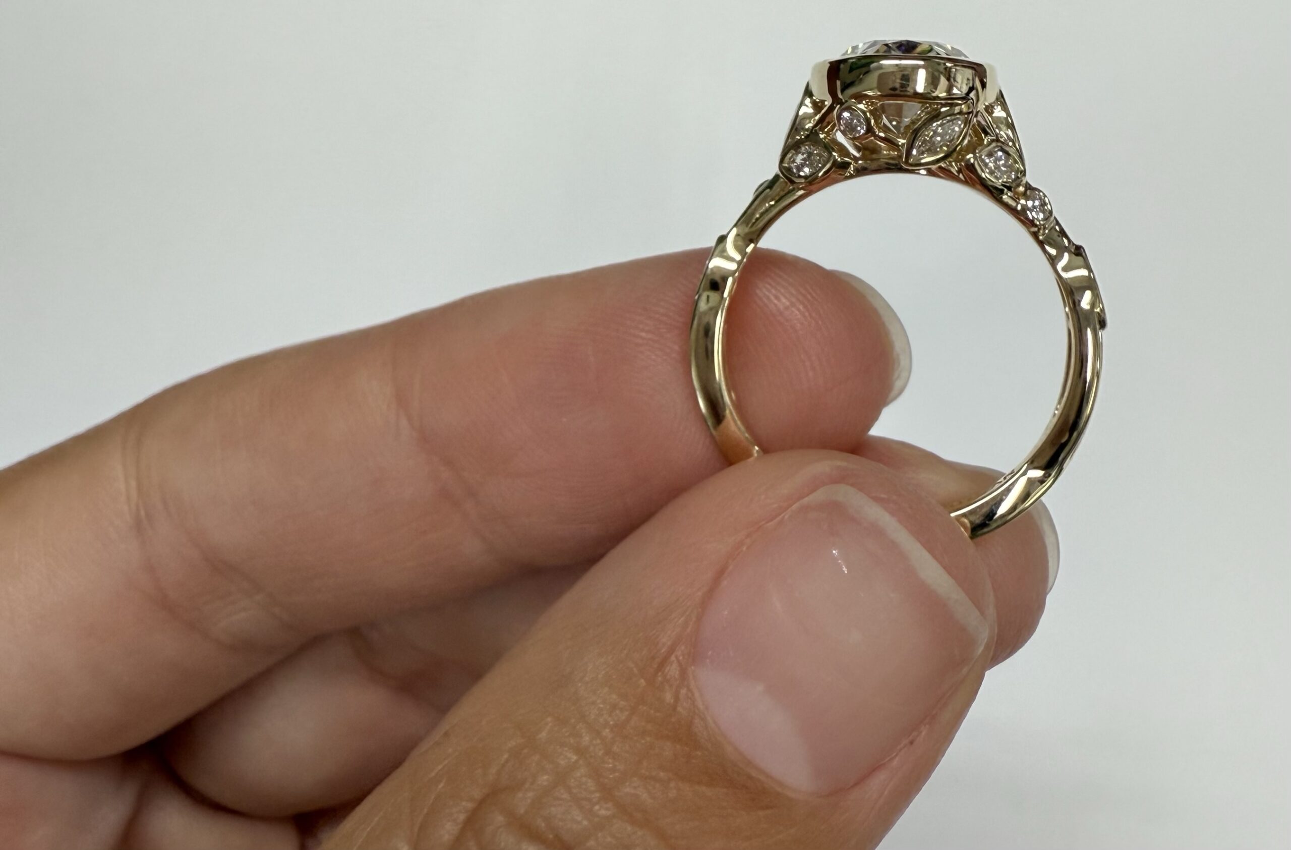 14k Yellow Gold Genuine IGI Certified Laboratory Grown Oval Brilliant Cut Diamond Bezel Ring of a Floral Motif - Image 10