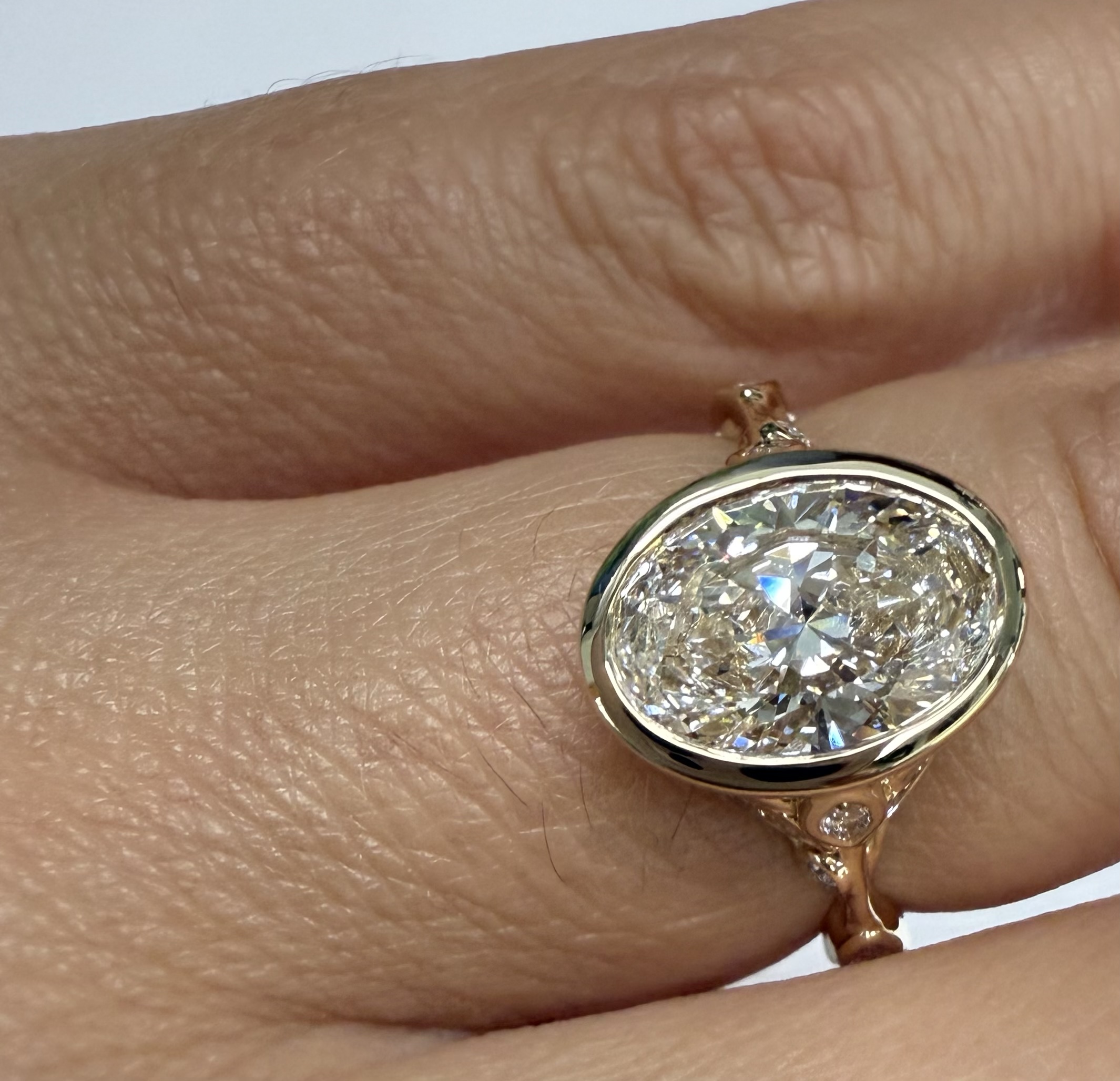 14k Yellow Gold Genuine IGI Certified Laboratory Grown Oval Brilliant Cut Diamond Bezel Ring of a Floral Motif - Image 5