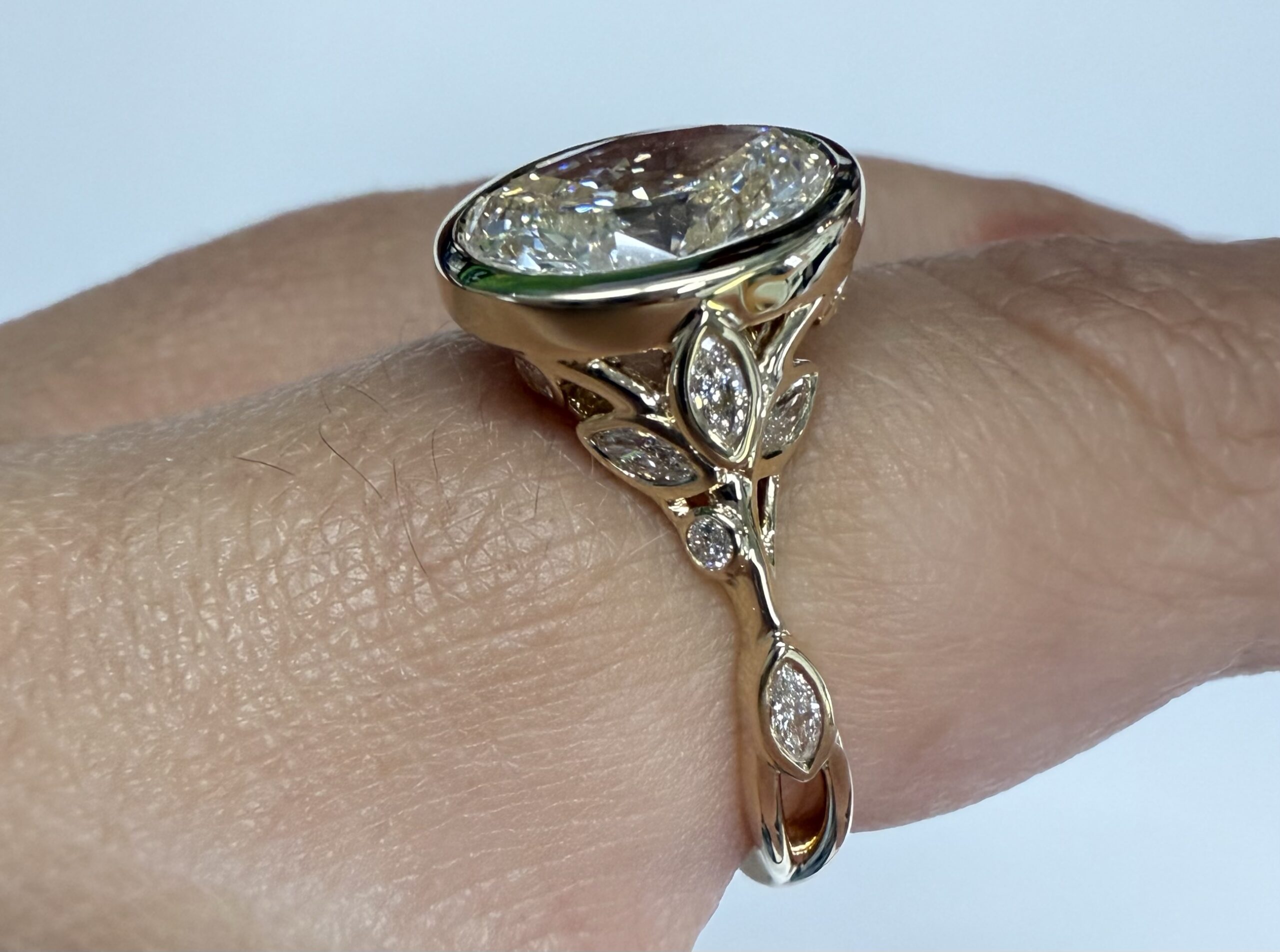 14k Yellow Gold Genuine IGI Certified Laboratory Grown Oval Brilliant Cut Diamond Bezel Ring of a Floral Motif - Image 7