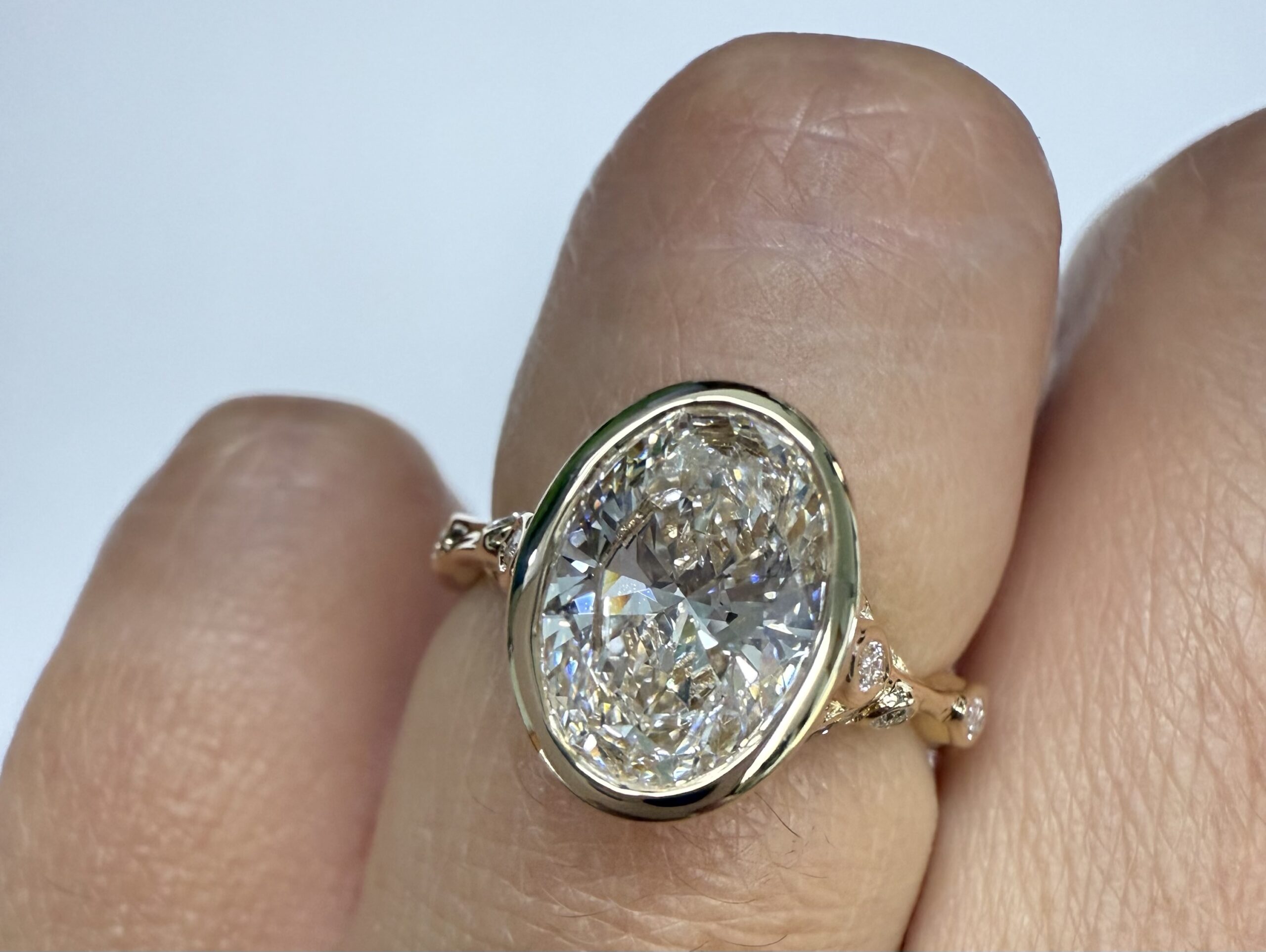 14k Yellow Gold Genuine IGI Certified Laboratory Grown Oval Brilliant Cut Diamond Bezel Ring of a Floral Motif - Image 16
