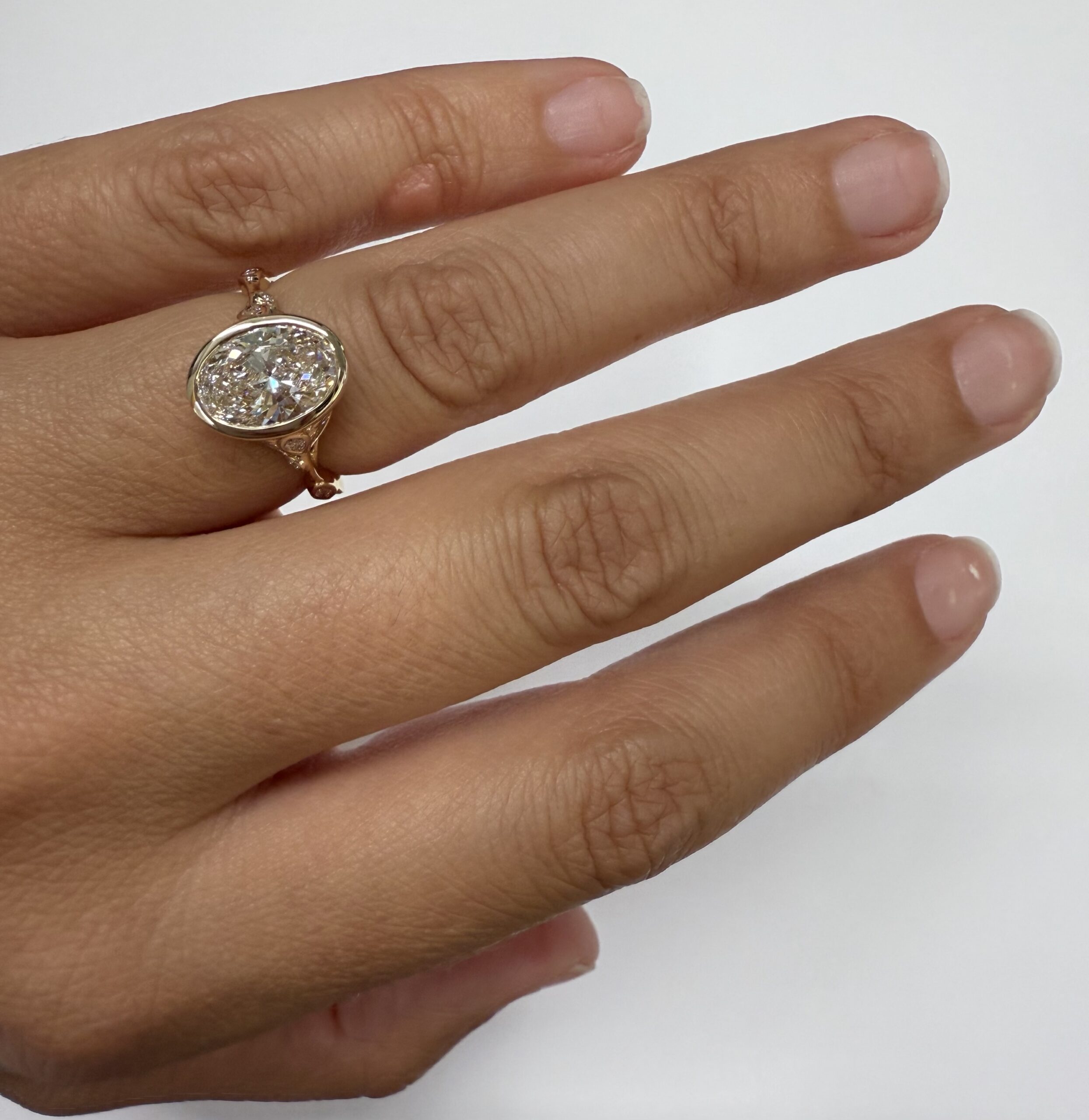 14k Yellow Gold Genuine IGI Certified Laboratory Grown Oval Brilliant Cut Diamond Bezel Ring of a Floral Motif - Image 19