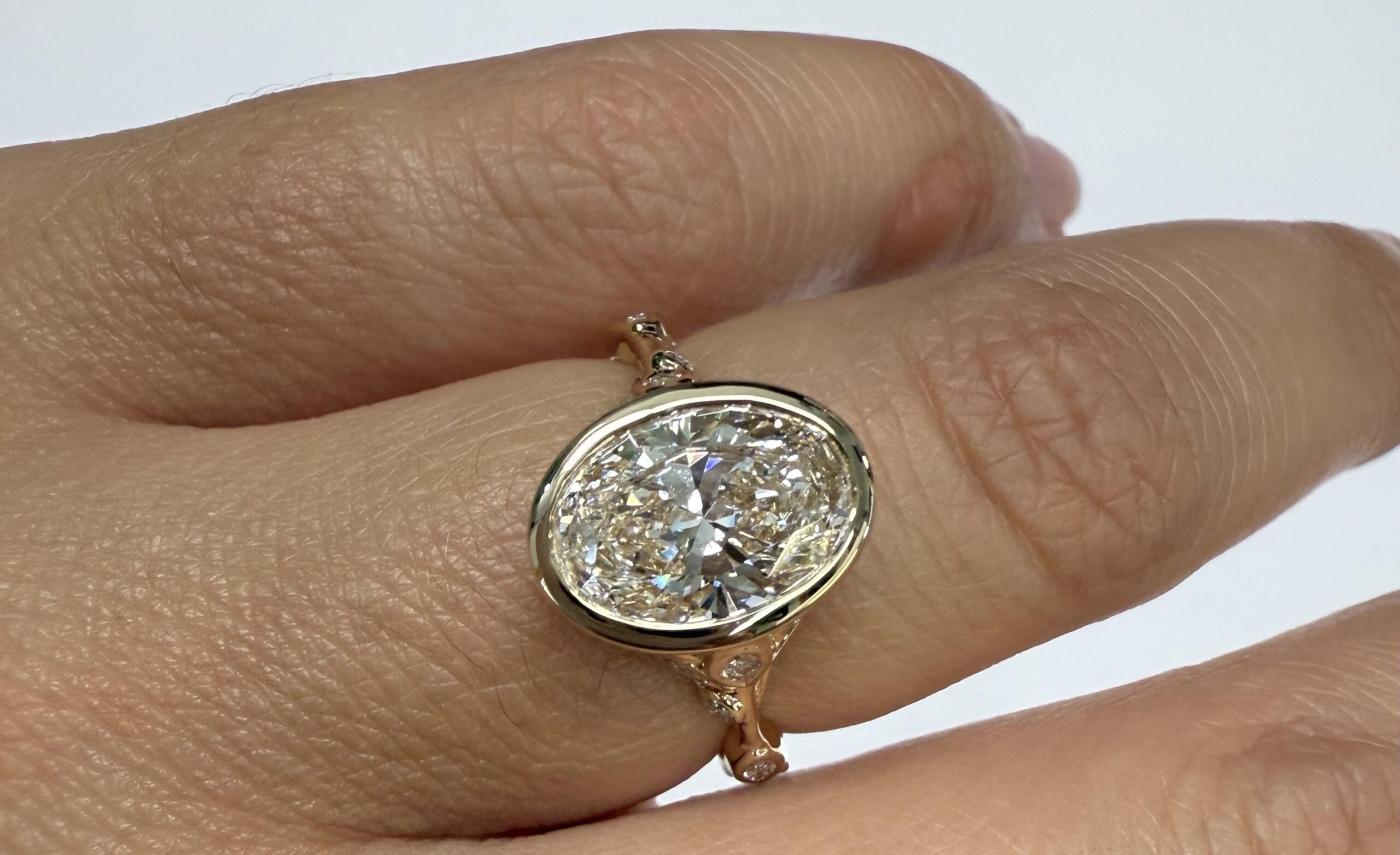 14k Yellow Gold Genuine IGI Certified Laboratory Grown Oval Brilliant Cut Diamond Bezel Ring of a Floral Motif - Image 20