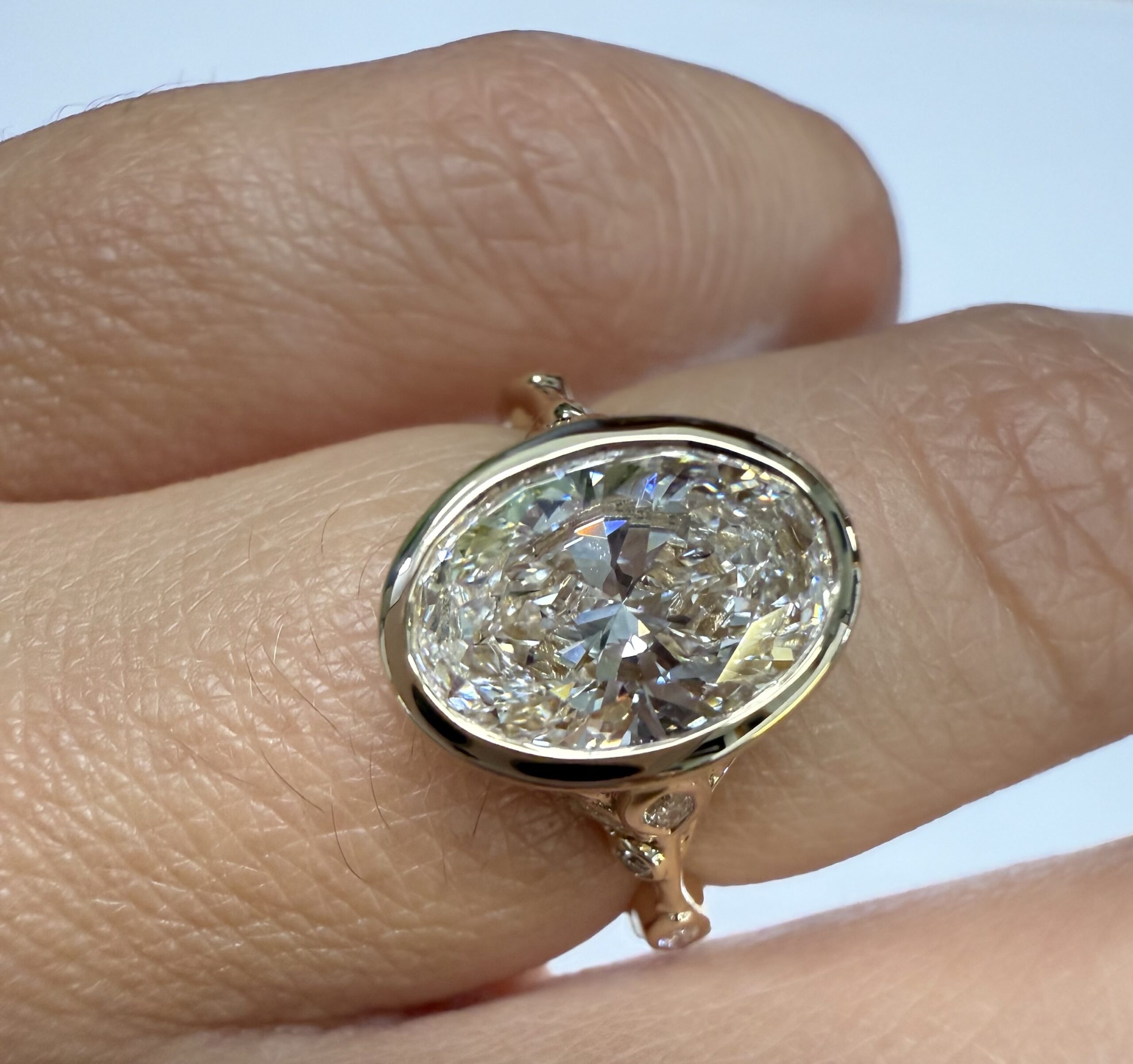 14k Yellow Gold Genuine IGI Certified Laboratory Grown Oval Brilliant Cut Diamond Bezel Ring of a Floral Motif - Image 21