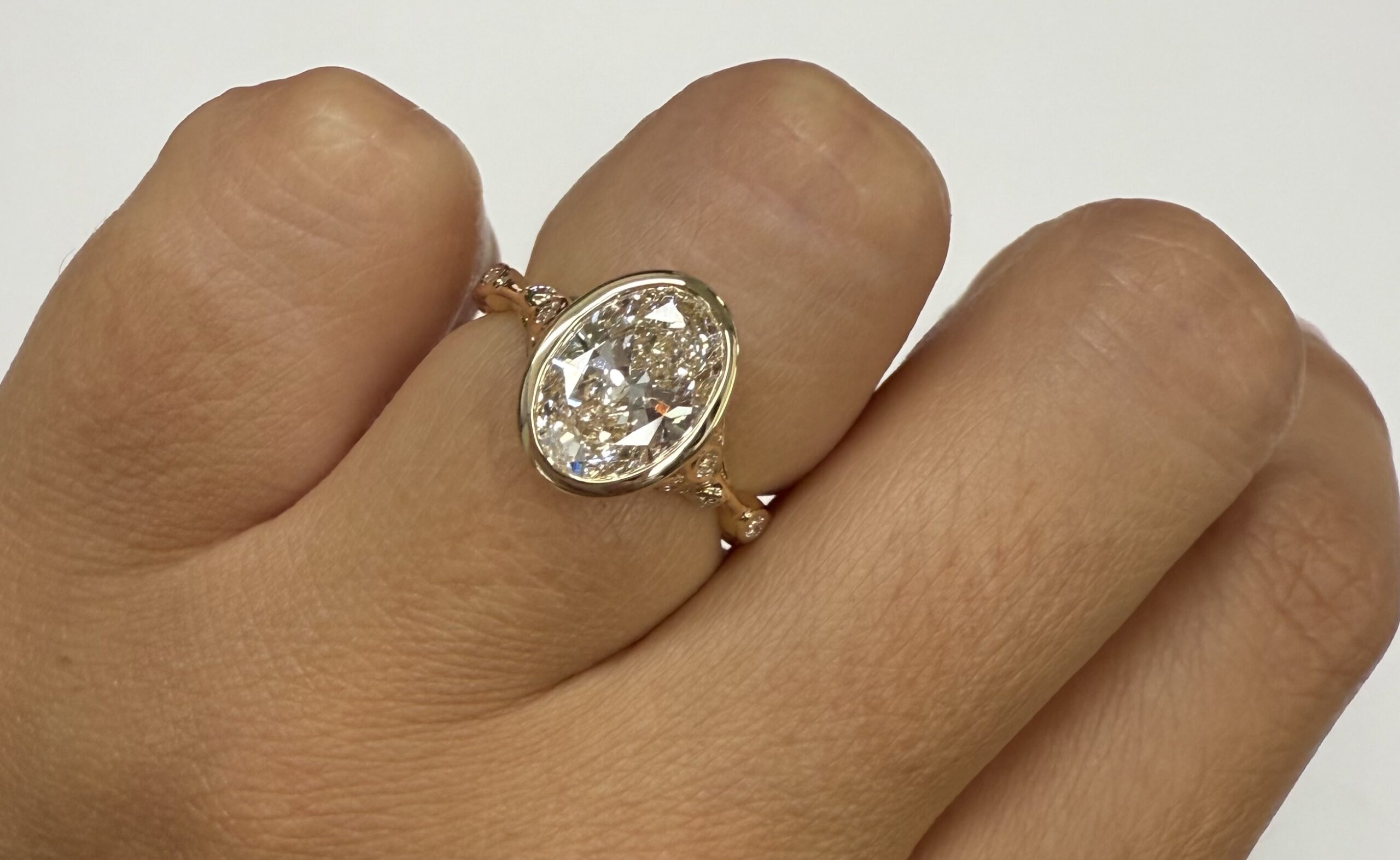 14k Yellow Gold Genuine IGI Certified Laboratory Grown Oval Brilliant Cut Diamond Bezel Ring of a Floral Motif - Image 25