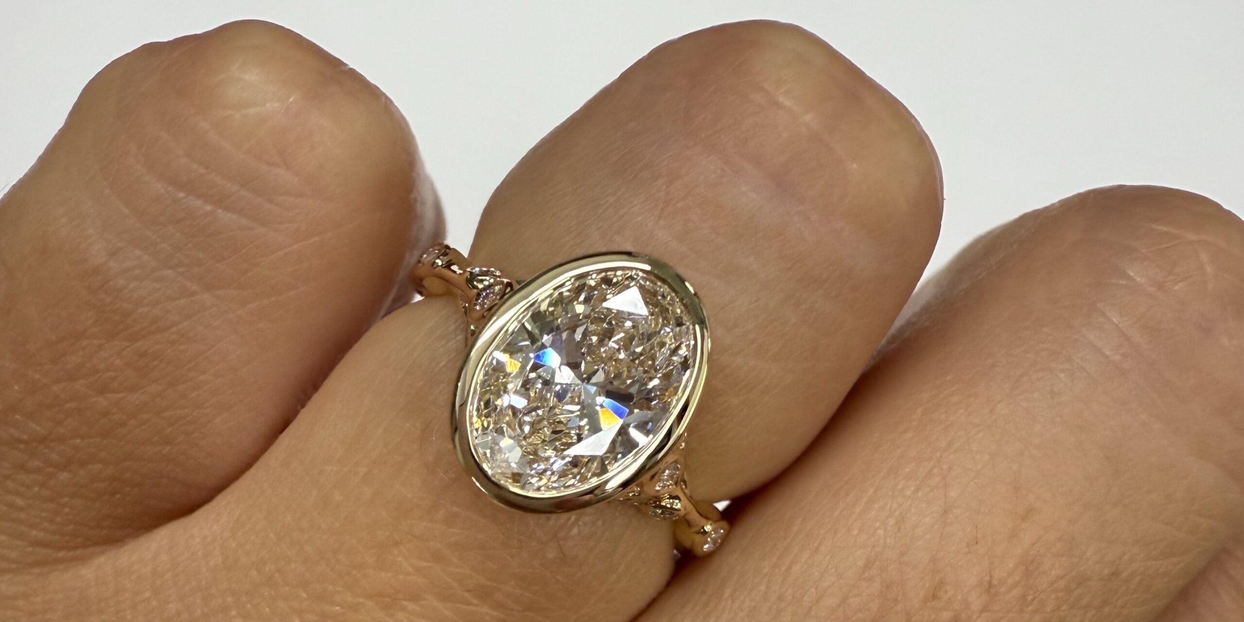 14k Yellow Gold Genuine IGI Certified Laboratory Grown Oval Brilliant Cut Diamond Bezel Ring of a Floral Motif - Image 26
