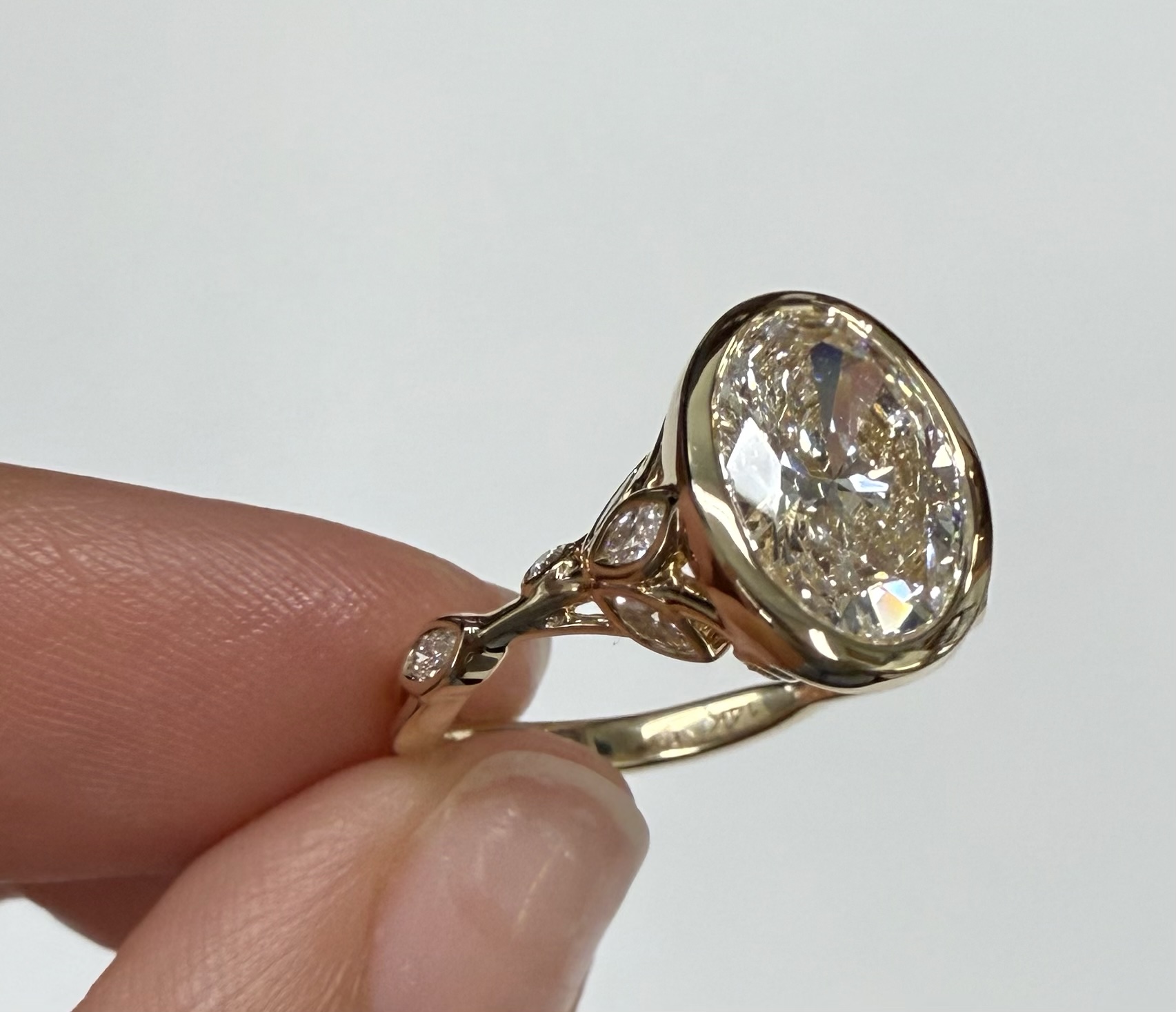 14k Yellow Gold Genuine IGI Certified Laboratory Grown Oval Brilliant Cut Diamond Bezel Ring of a Floral Motif - Image 24