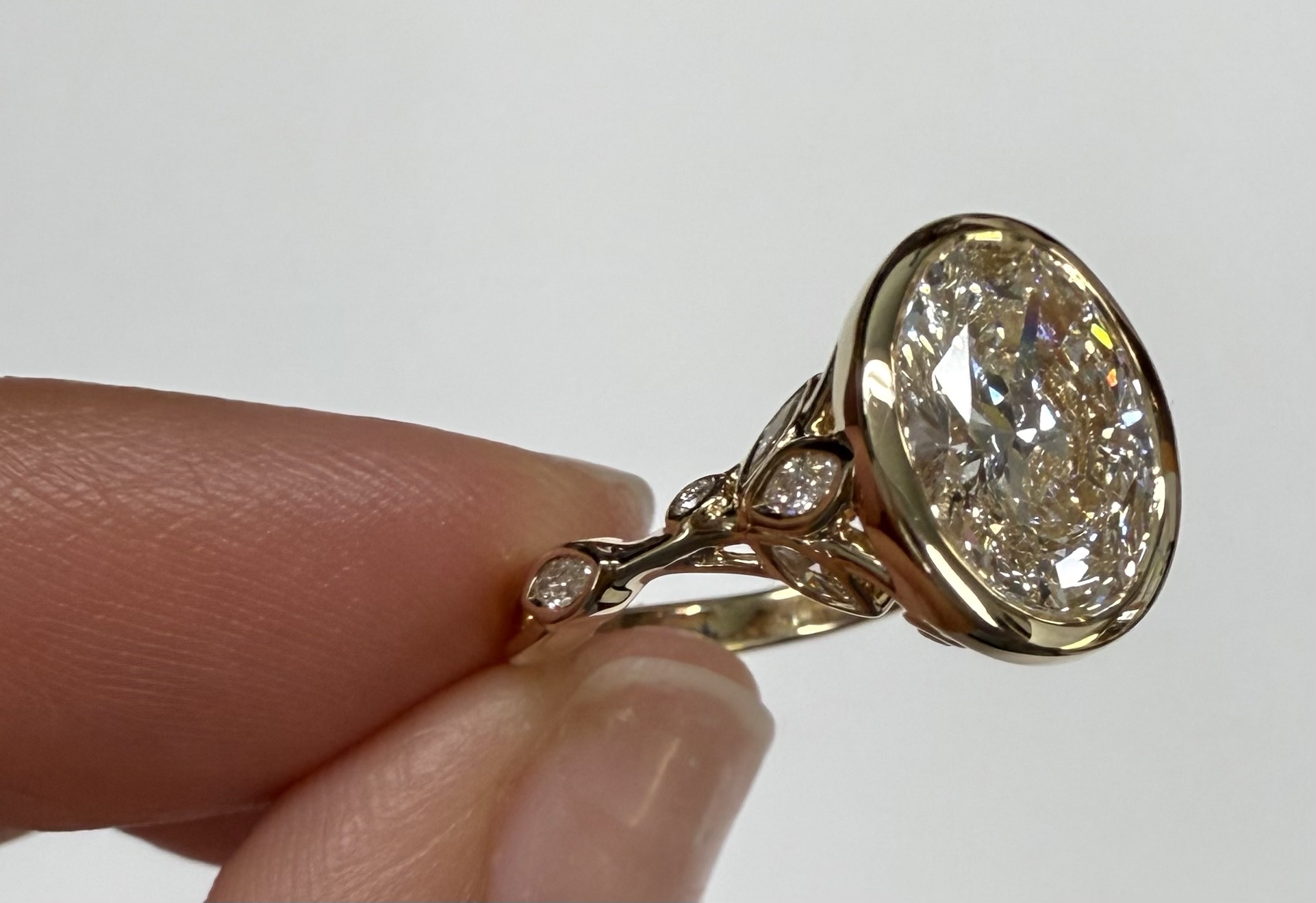 14k Yellow Gold Genuine IGI Certified Laboratory Grown Oval Brilliant Cut Diamond Bezel Ring of a Floral Motif - Image 27