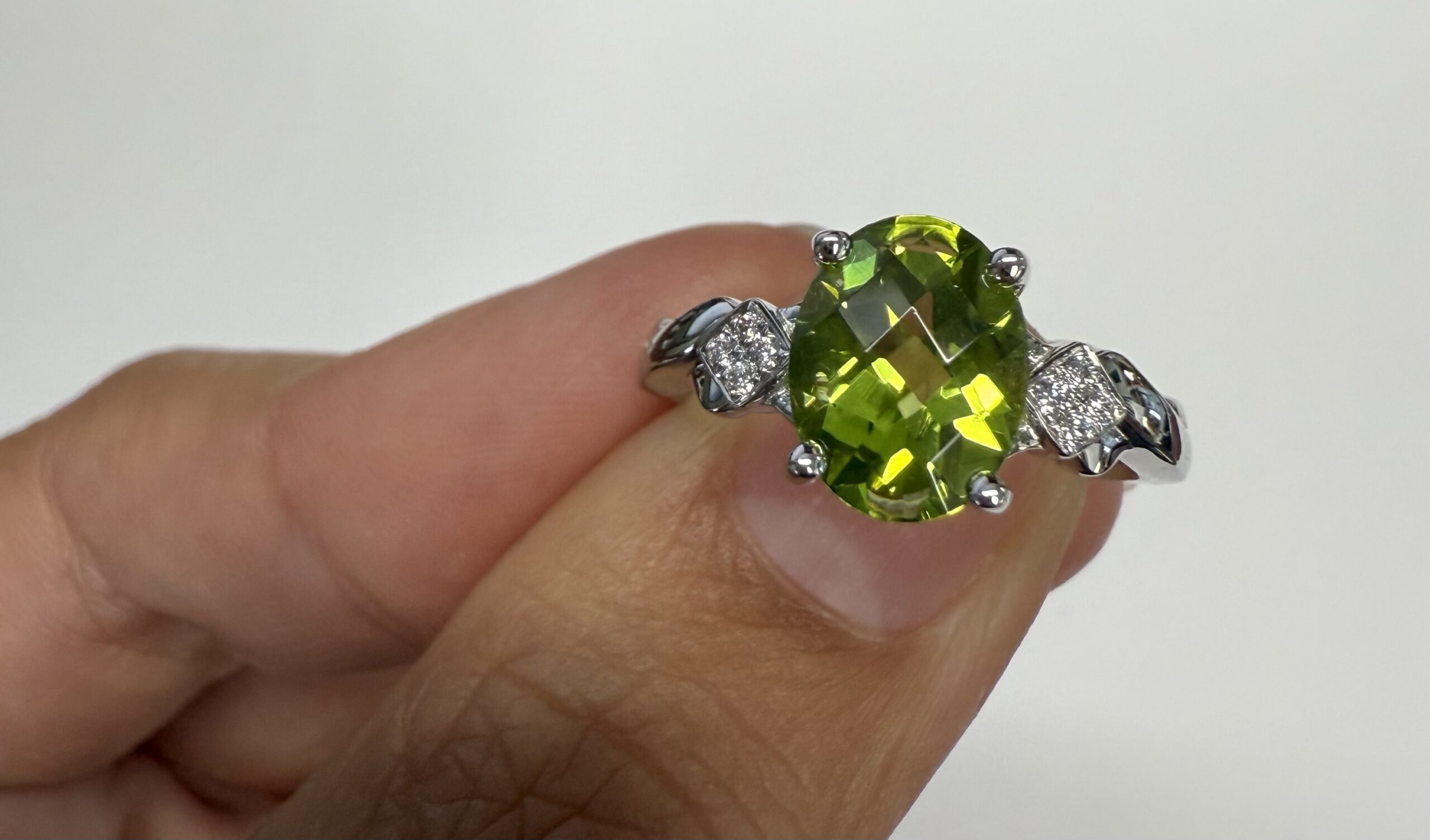 14k White Gold Genuine 2.15 Carat Peridot & .05 Cttw Diamond Ring - Image 9