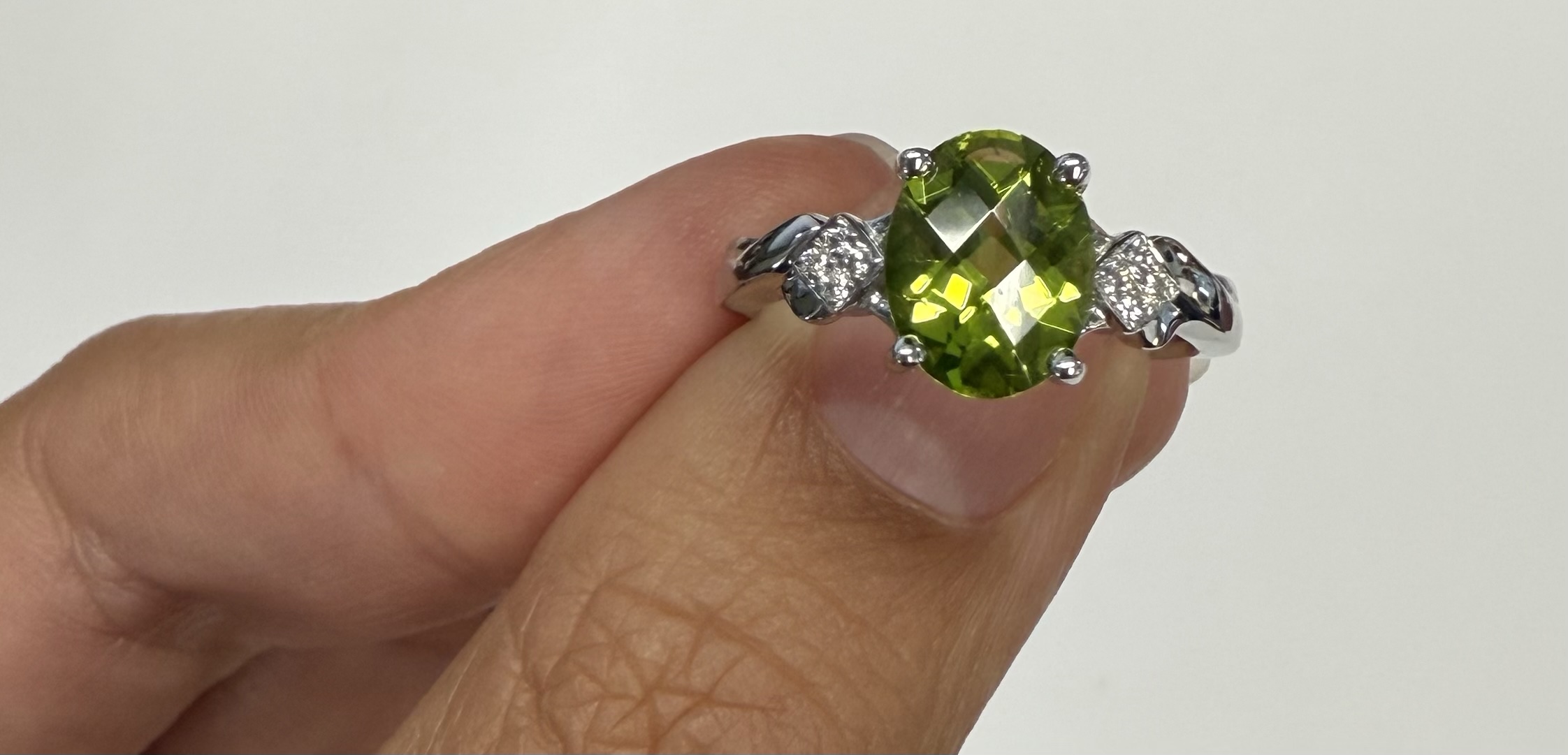 14k White Gold 2.15 Cttw Peridot & .05 Cttw Diamond Ring - Image 6