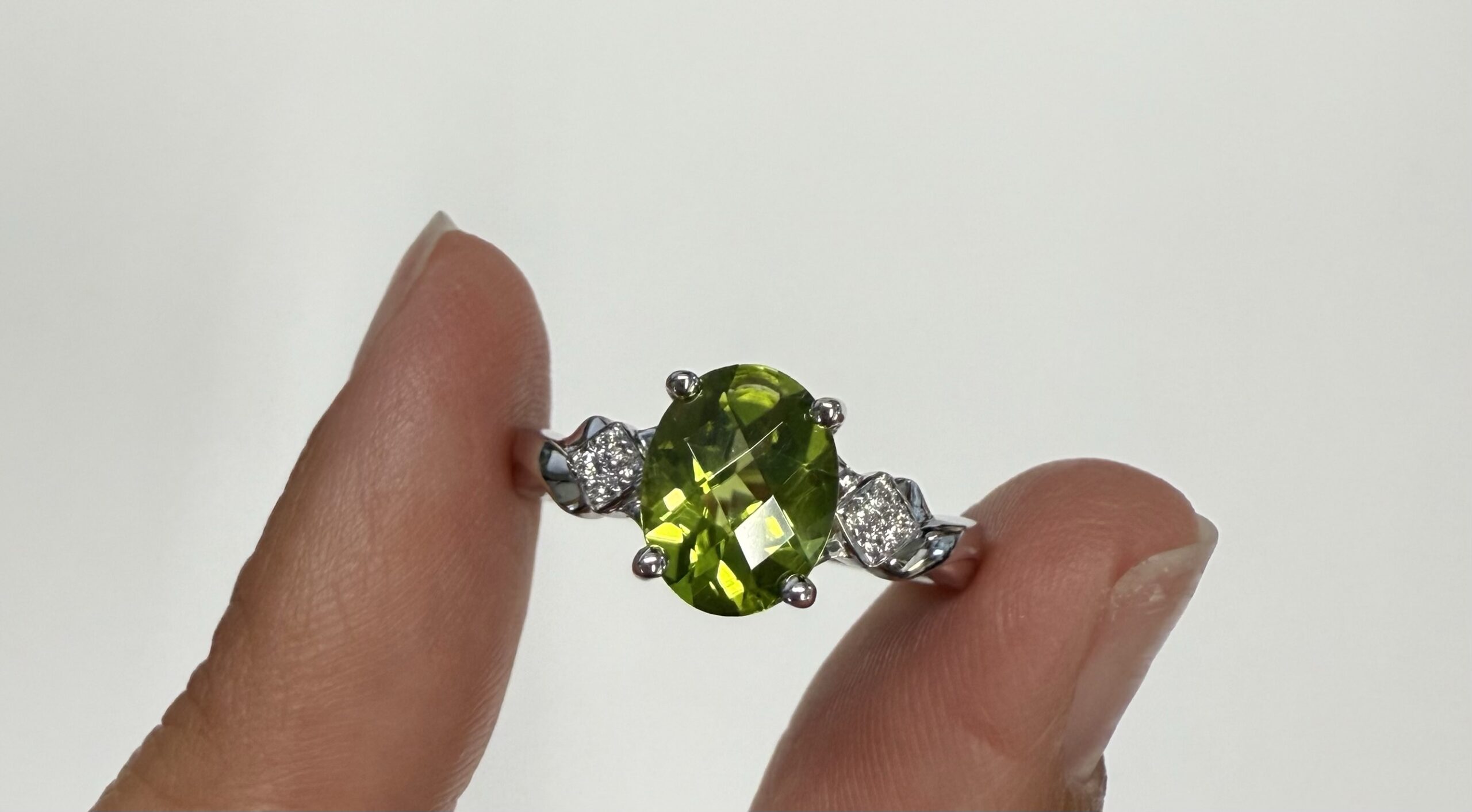 14k White Gold Genuine 2.15 Carat Peridot & .05 Cttw Diamond Ring - Image 4
