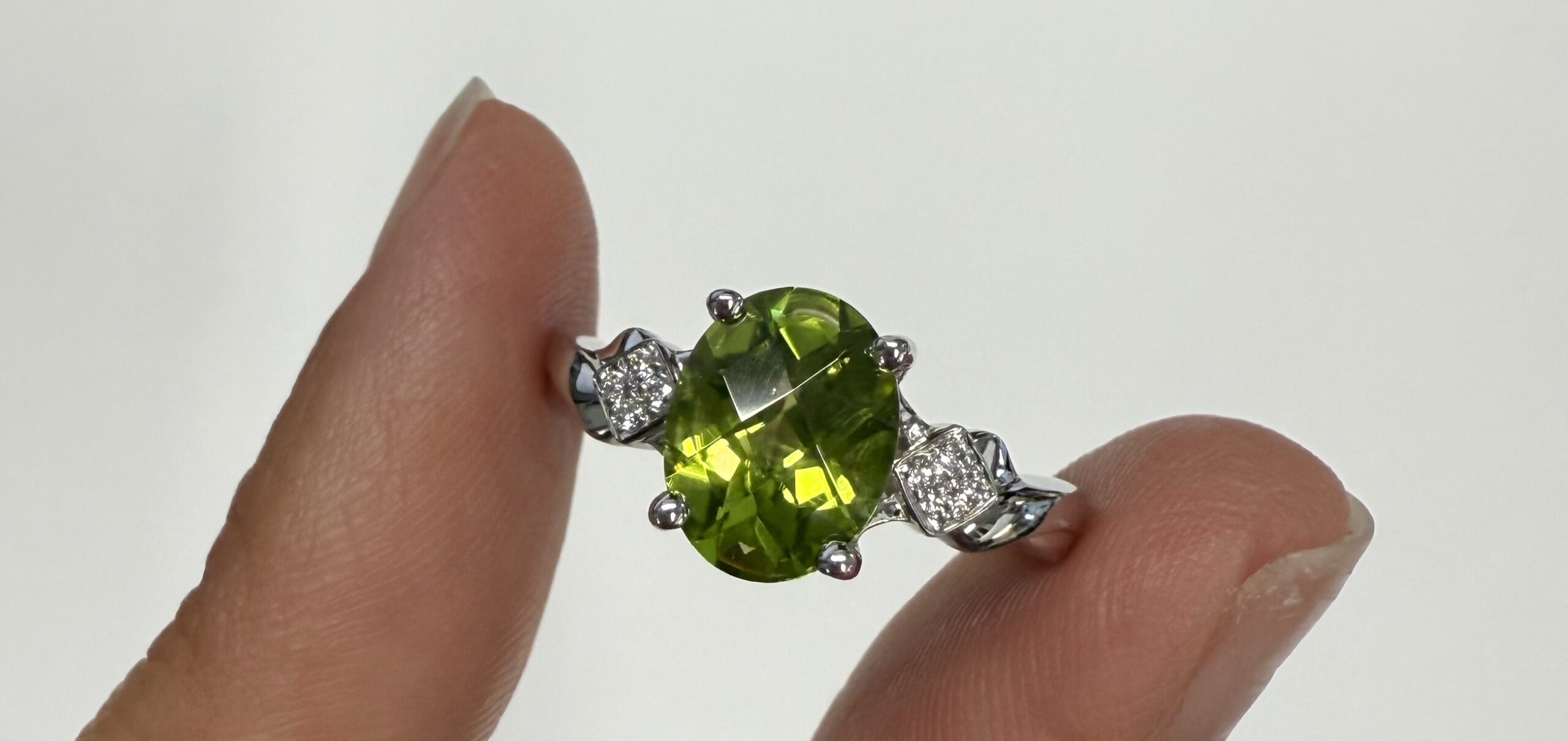 14k White Gold Genuine 2.15 Carat Peridot & .05 Cttw Diamond Ring - Image 3