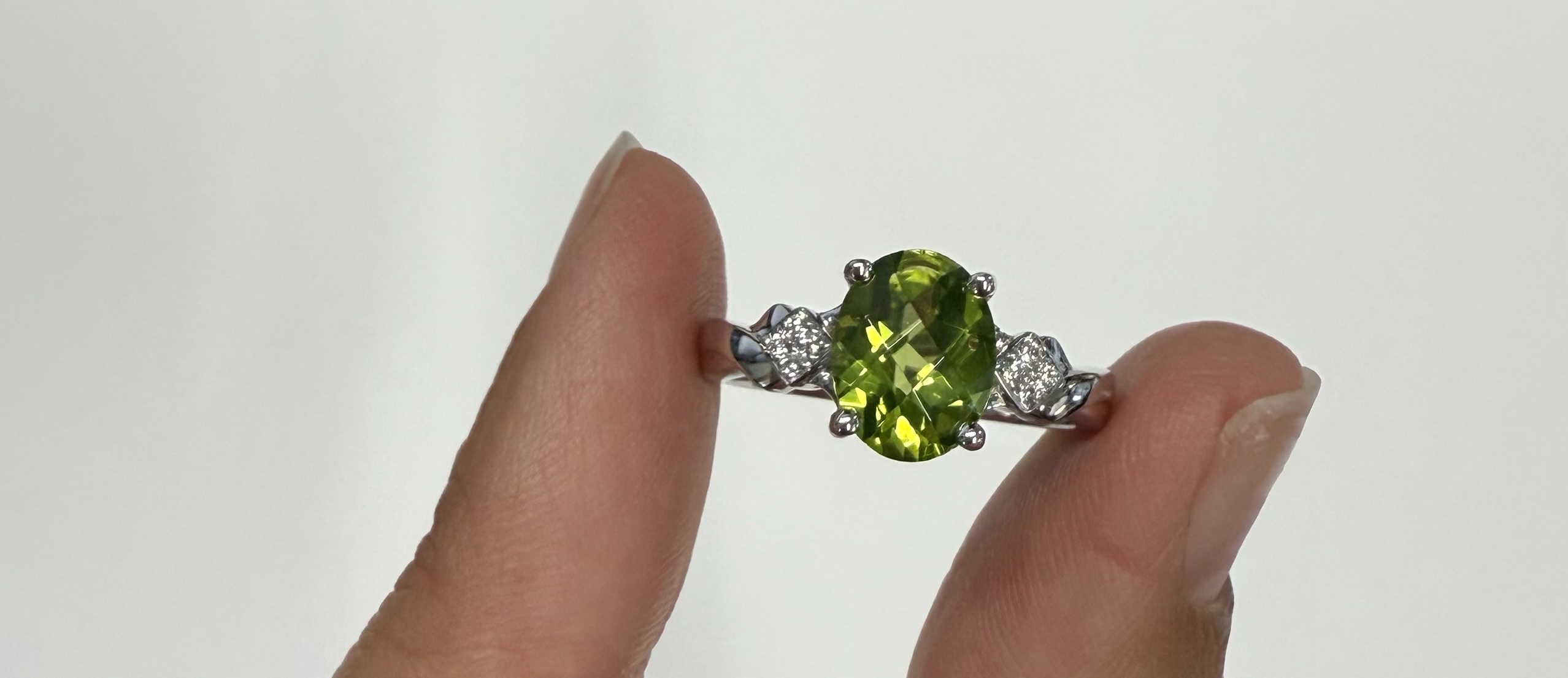 14k White Gold Genuine 2.15 Carat Peridot & .05 Cttw Diamond Ring - Image 2