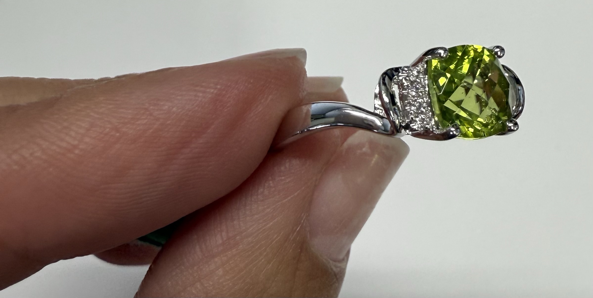 14k White Gold Genuine 1.80 Carat Peridot & Diamond Ring - Image 2