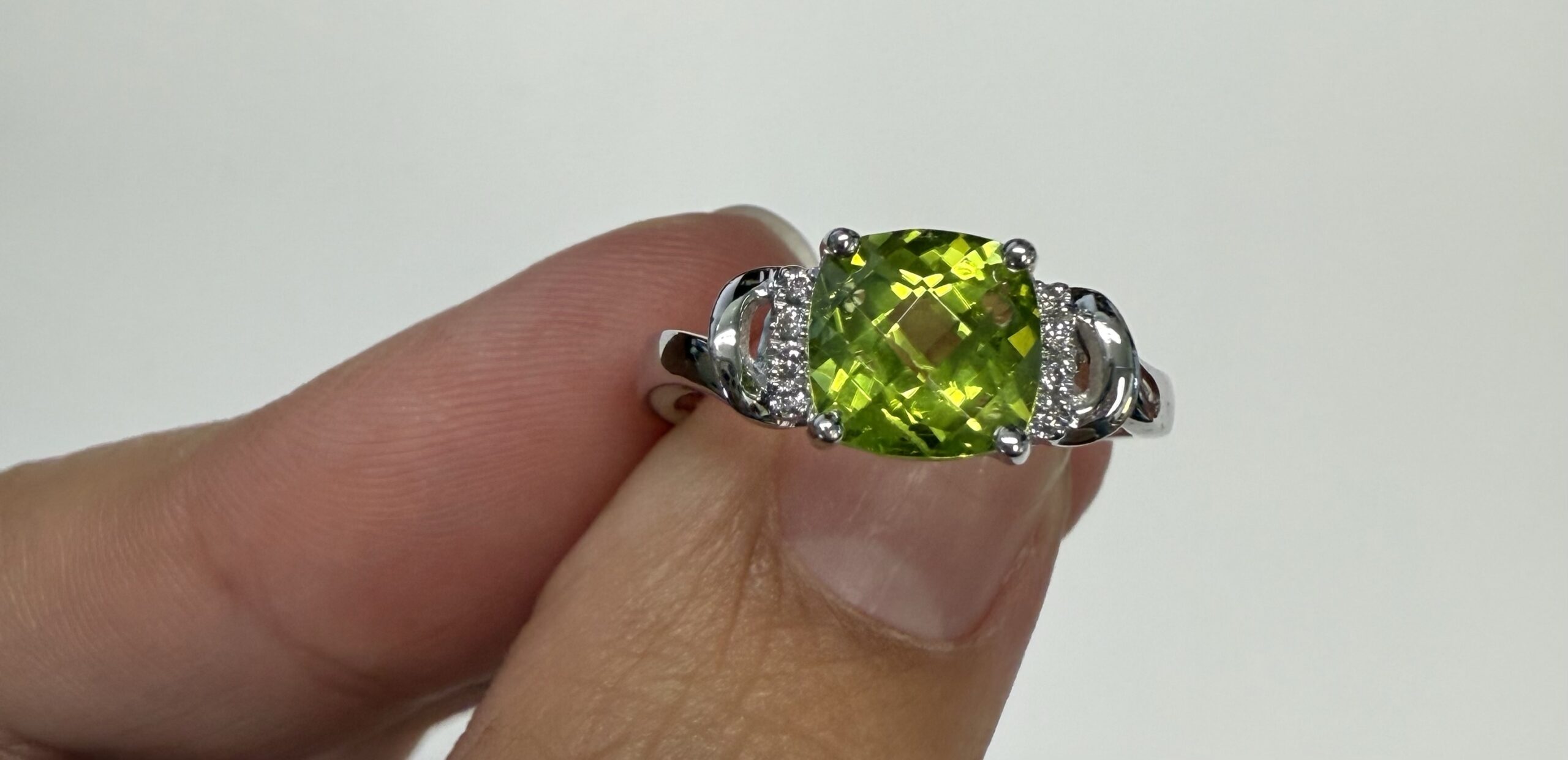 14k White Gold Genuine 1.80 Carat Peridot & Diamond Ring - Image 6