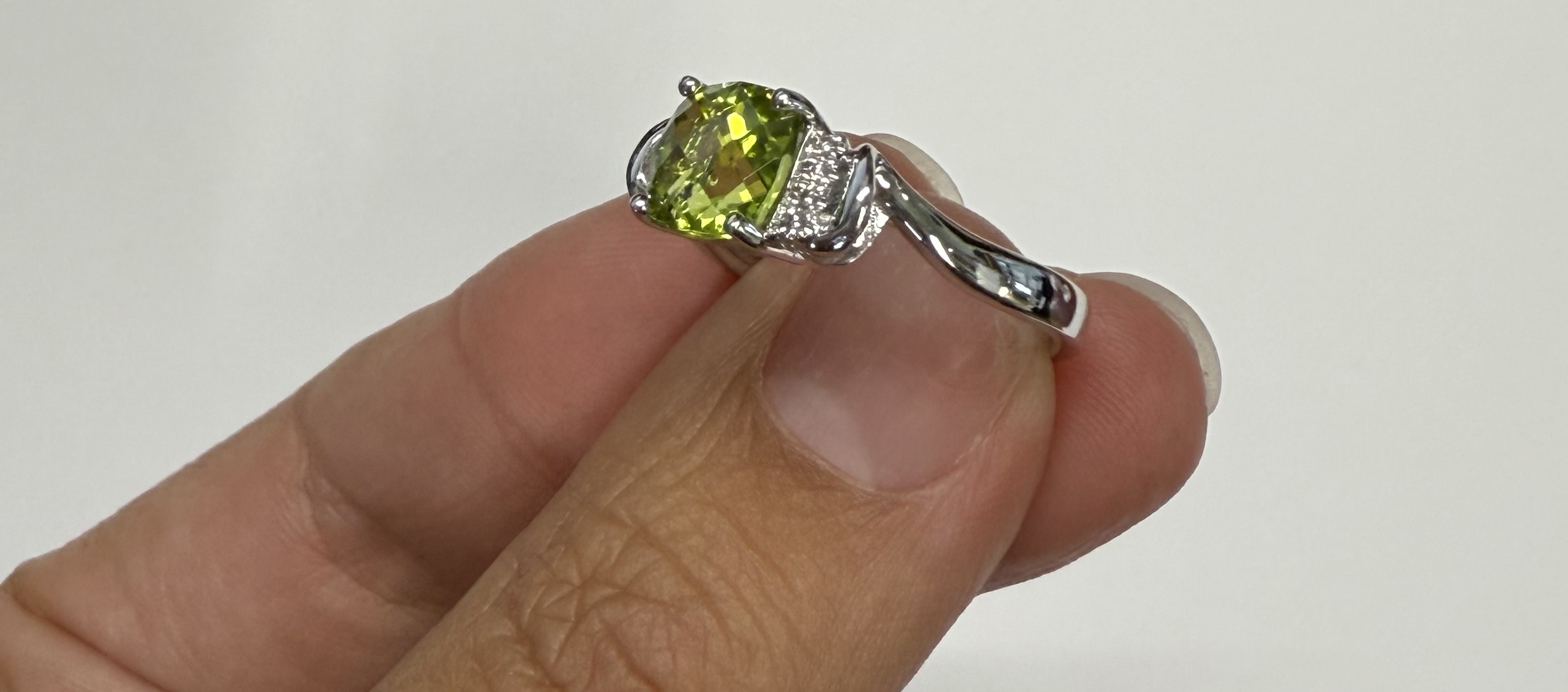 14k White Gold Genuine 1.80 Carat Peridot & Diamond Ring - Image 9