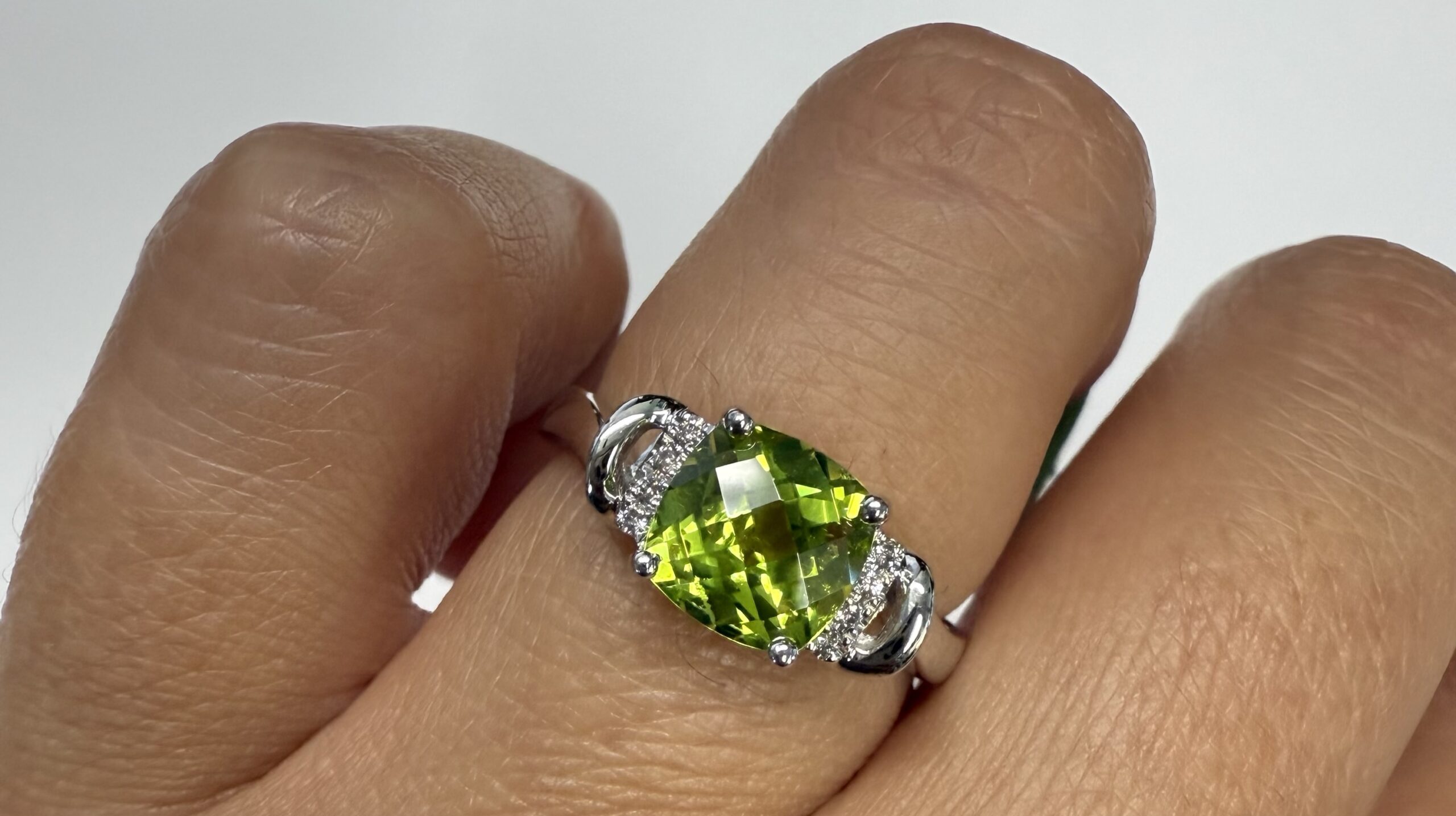 14k White Gold Genuine 1.80 Carat Peridot & Diamond Ring - Image 12