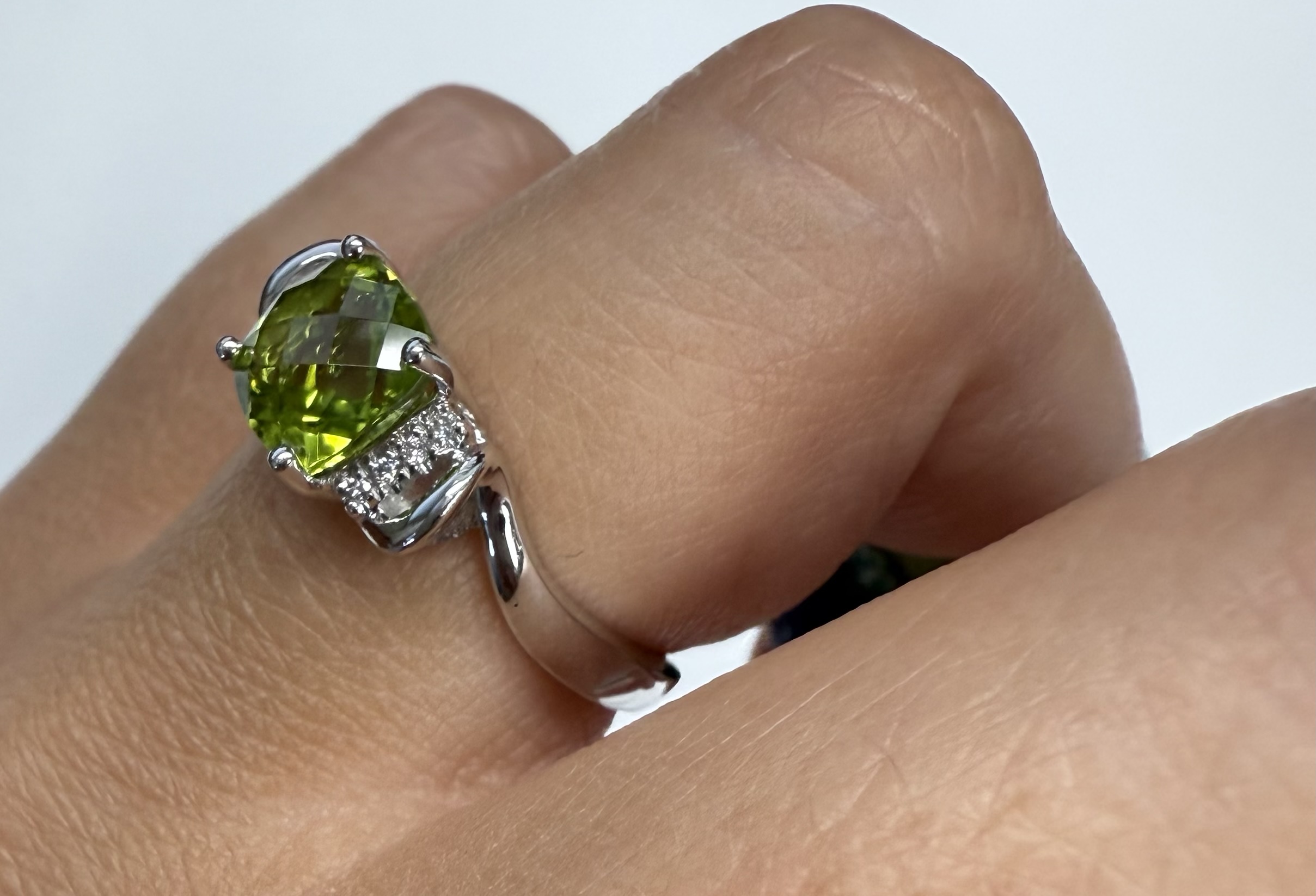 14k White Gold Genuine 1.80 Carat Peridot & Diamond Ring - Image 24