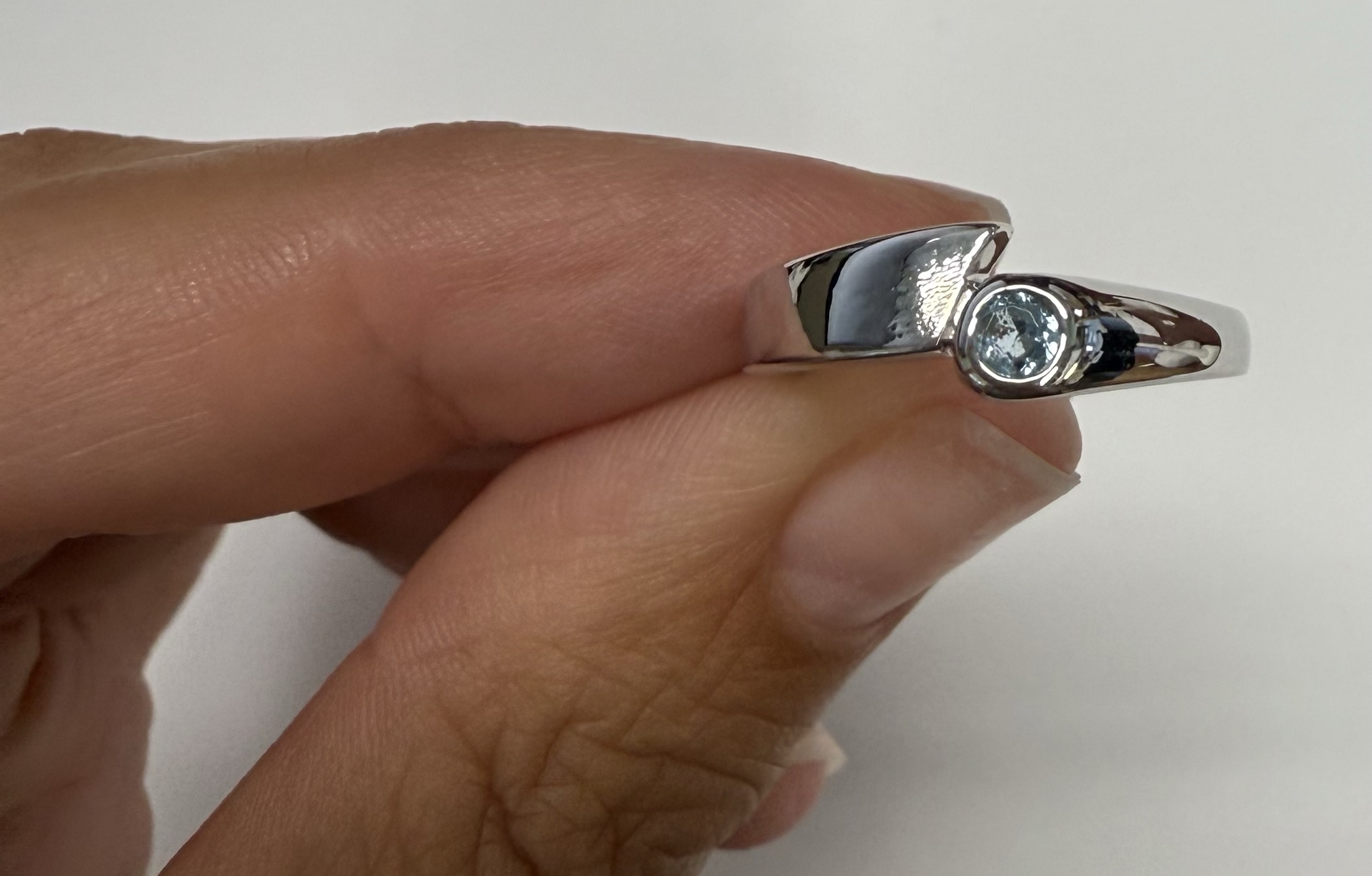 Vintage 14k White Gold Genuine 3 MM Aquamarine Bezel Ring - Image 2