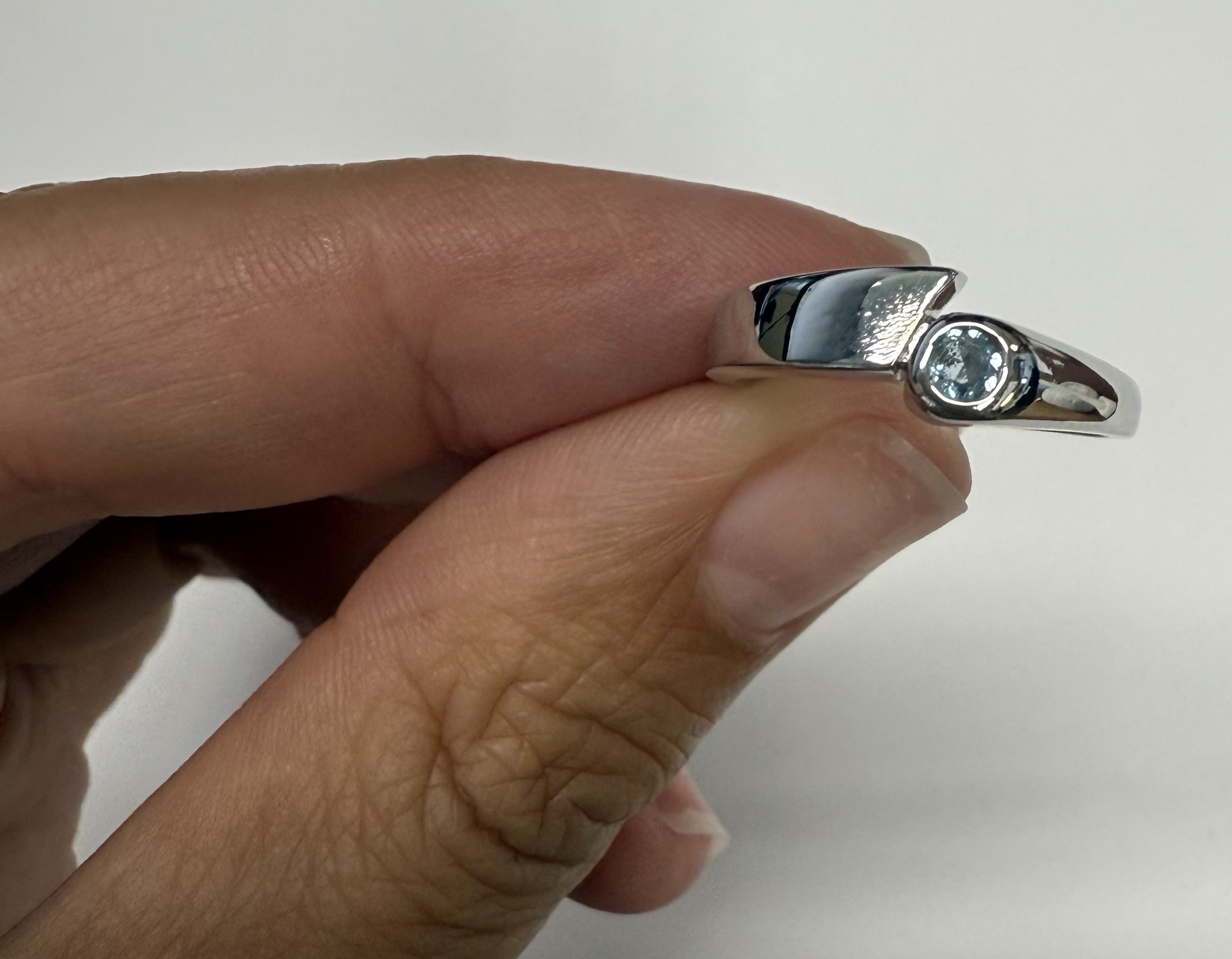 Vintage 14k White Gold Genuine 3 MM Aquamarine Bezel Ring - Image 3